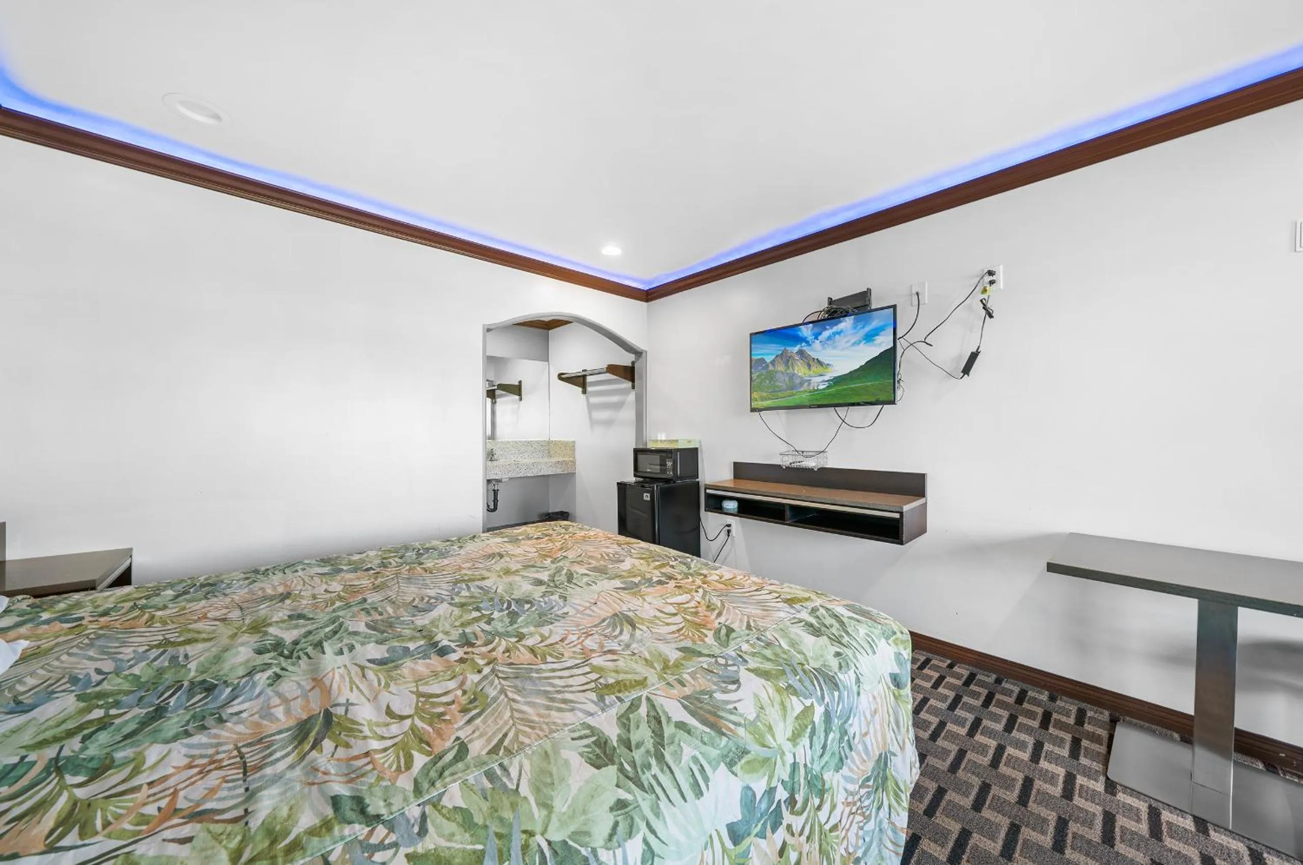 Bed in Starlight Inn South El Monte