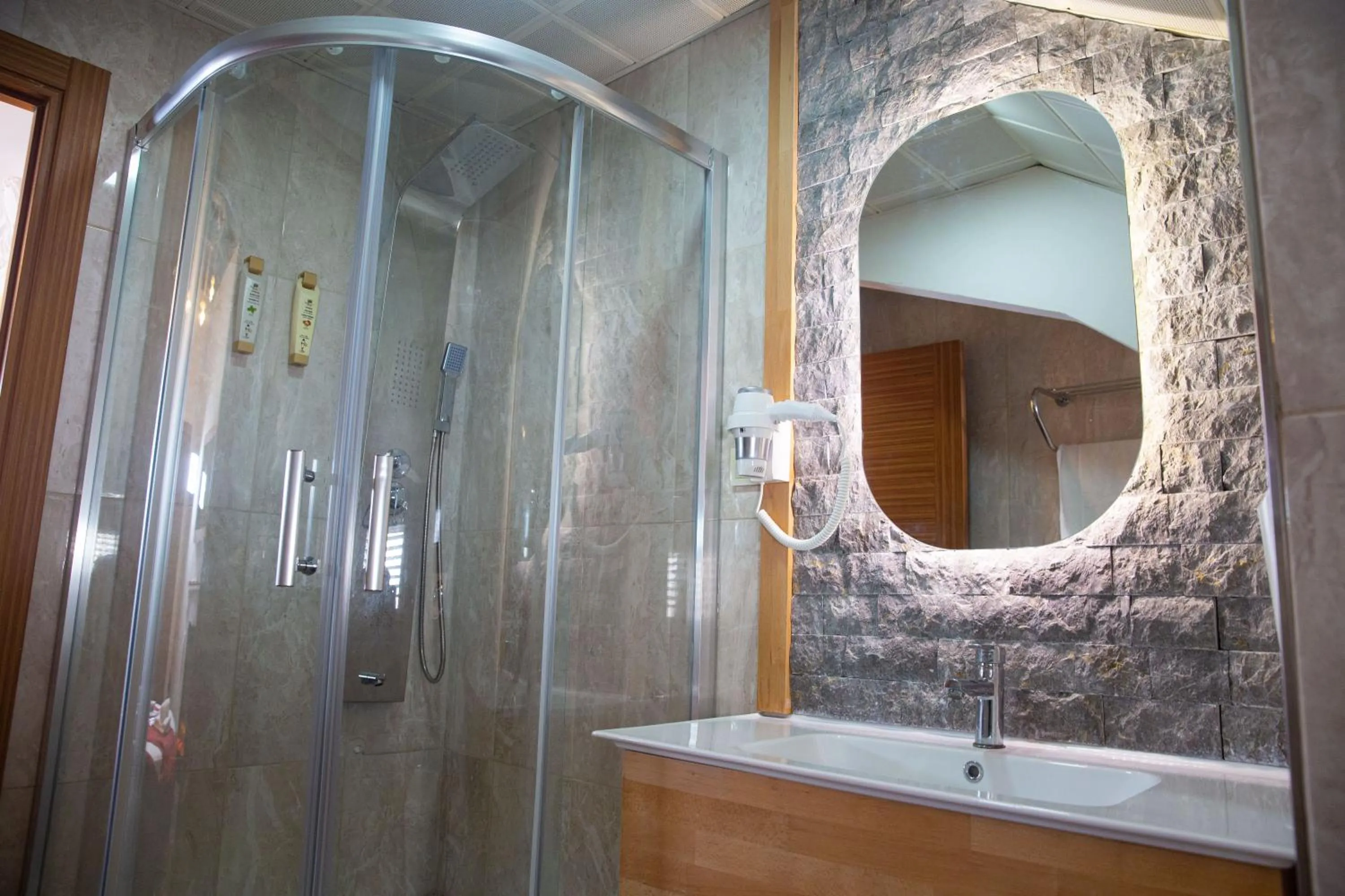 Bathroom in Emirtimes Hotel Kadıköy