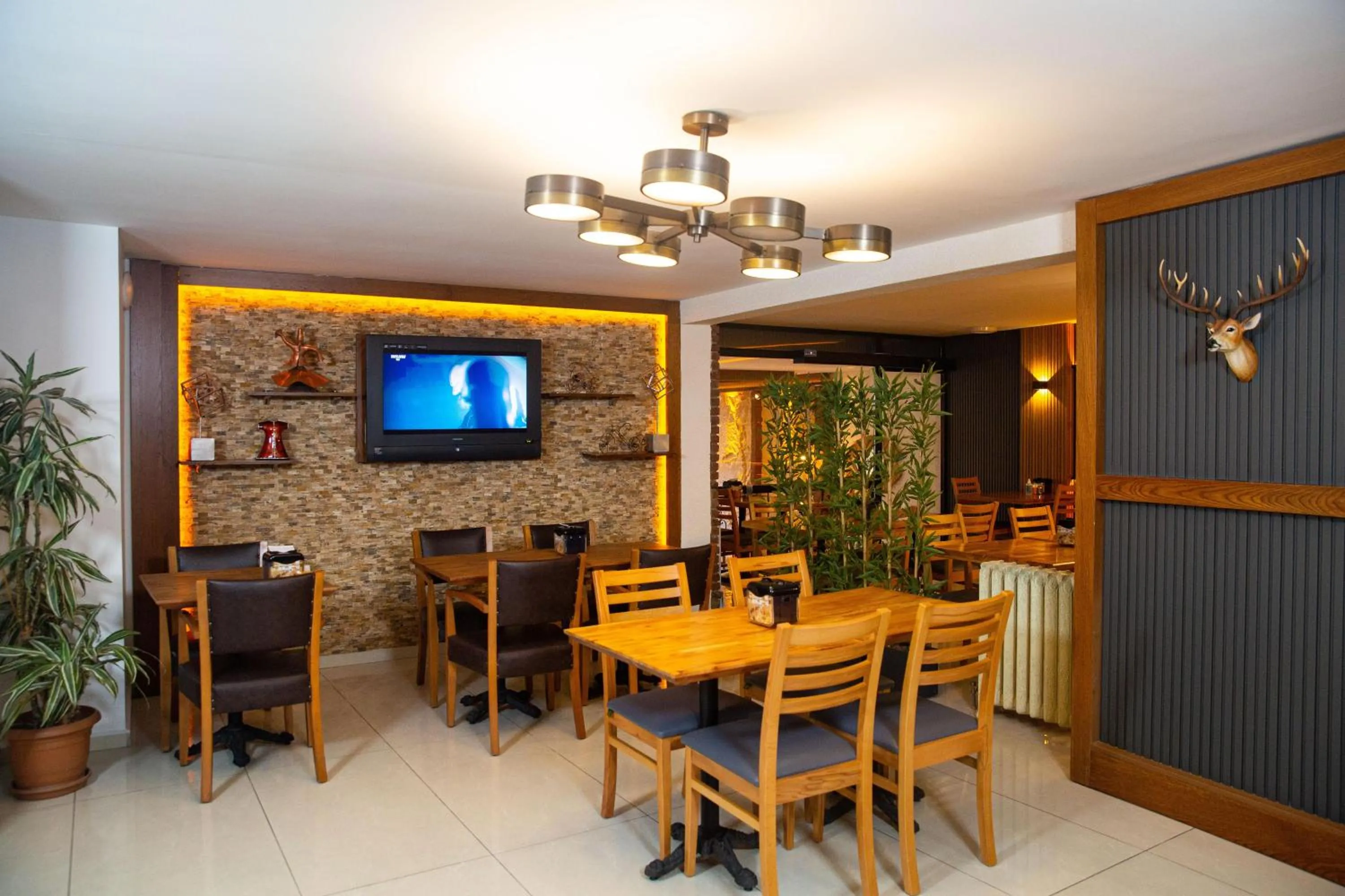 Restaurant/places to eat in Emirtimes Hotel Kadıköy