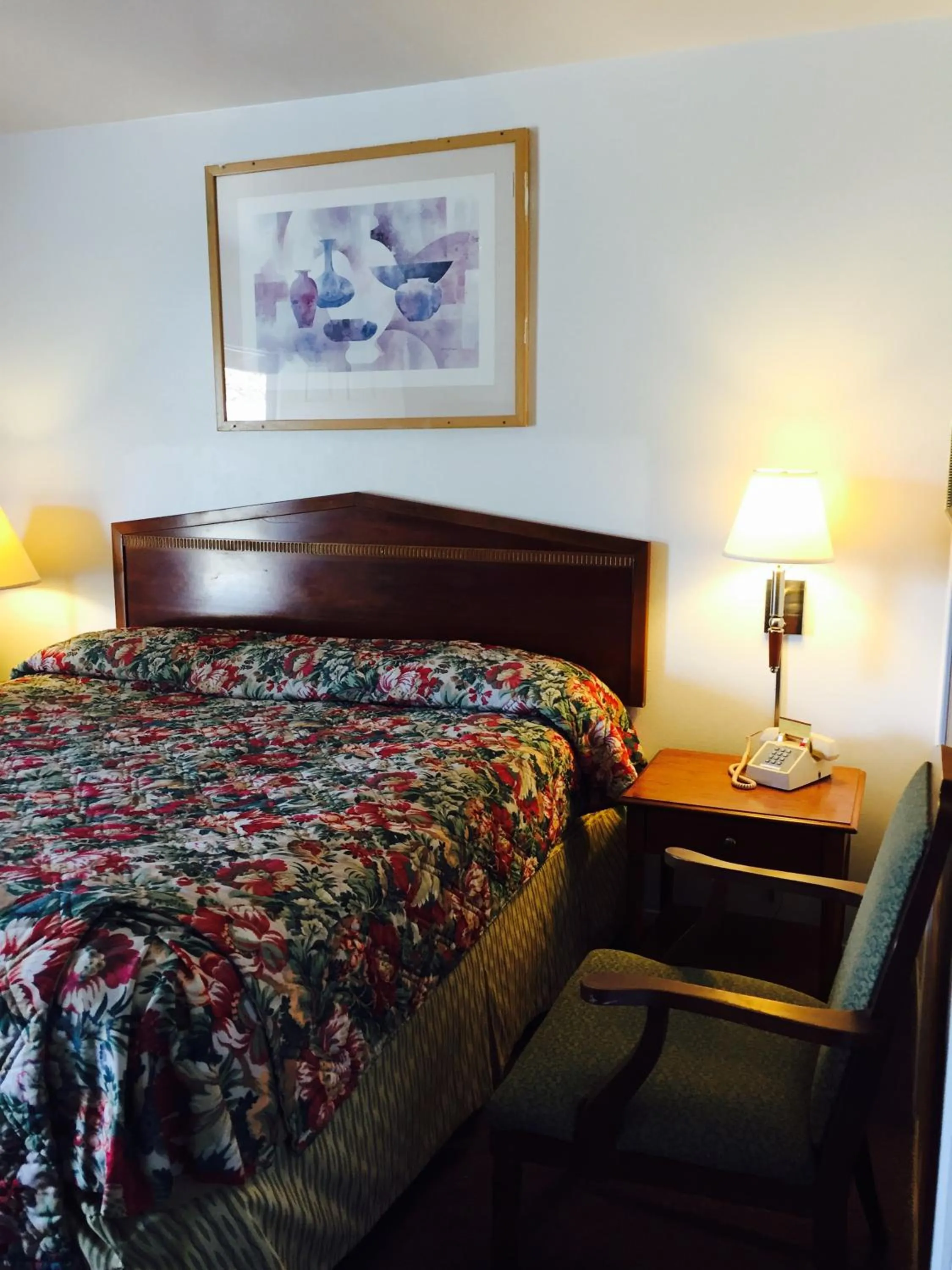 Bed in Maple Inn and Suites Los Banos