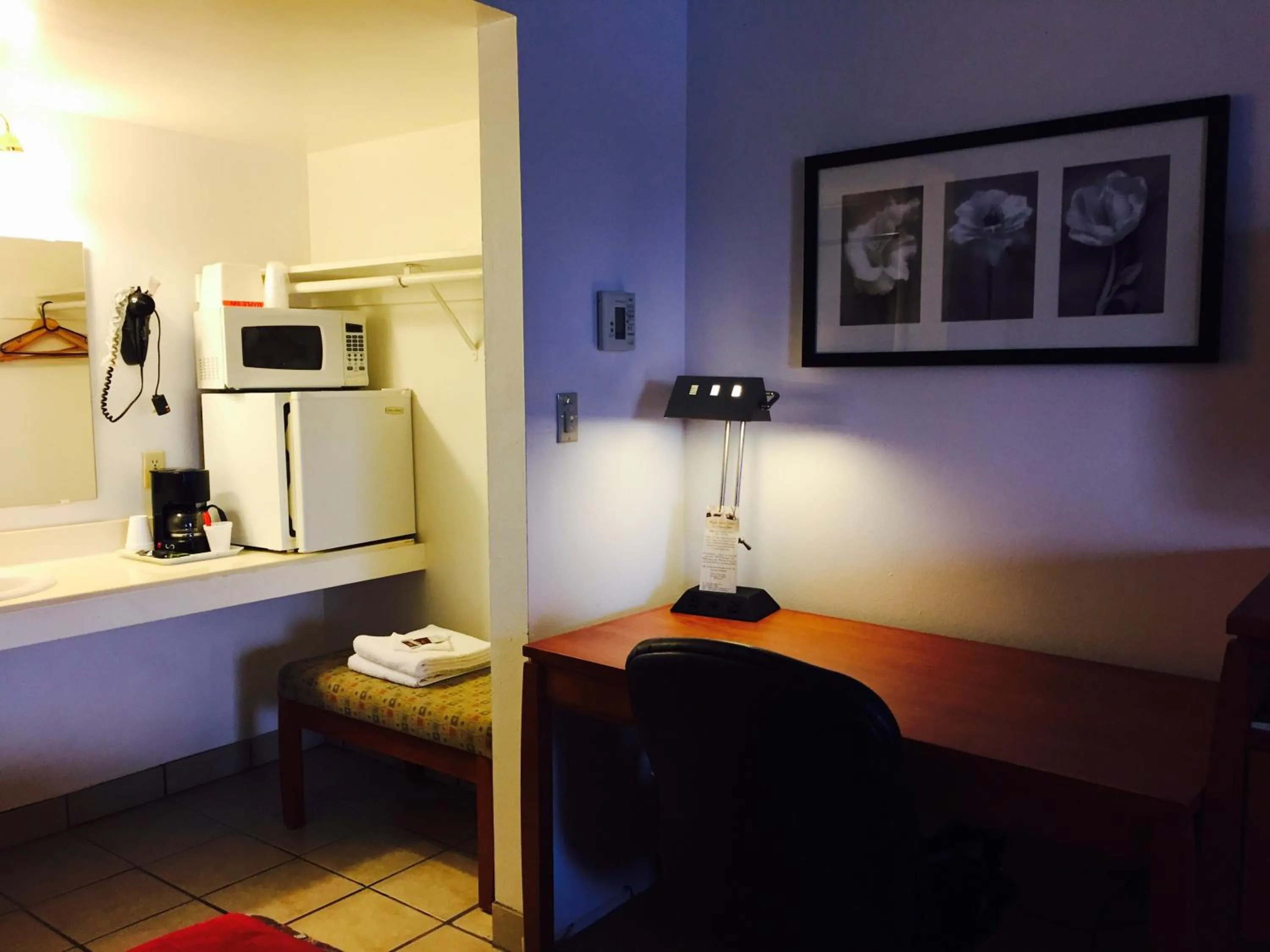 Bedroom in Maple Inn and Suites Los Banos