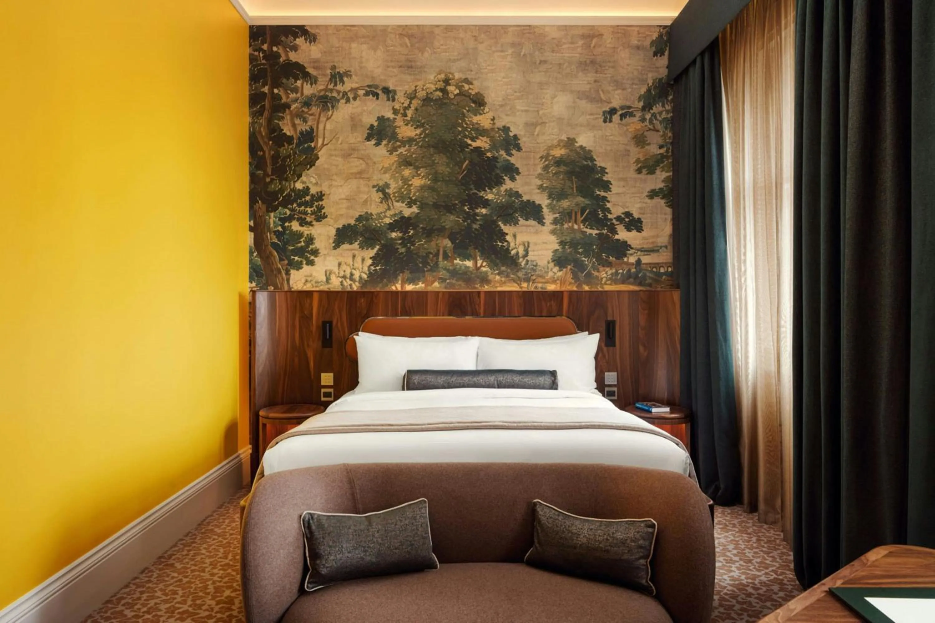 Bedroom, Bed in St Pancras London, Autograph Collection