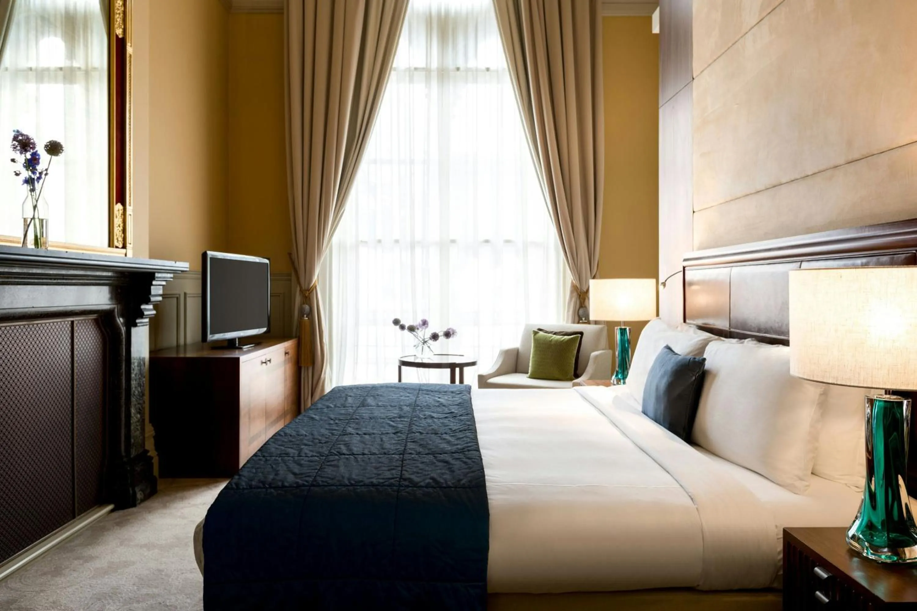 Bedroom, Bed in St Pancras London, Autograph Collection