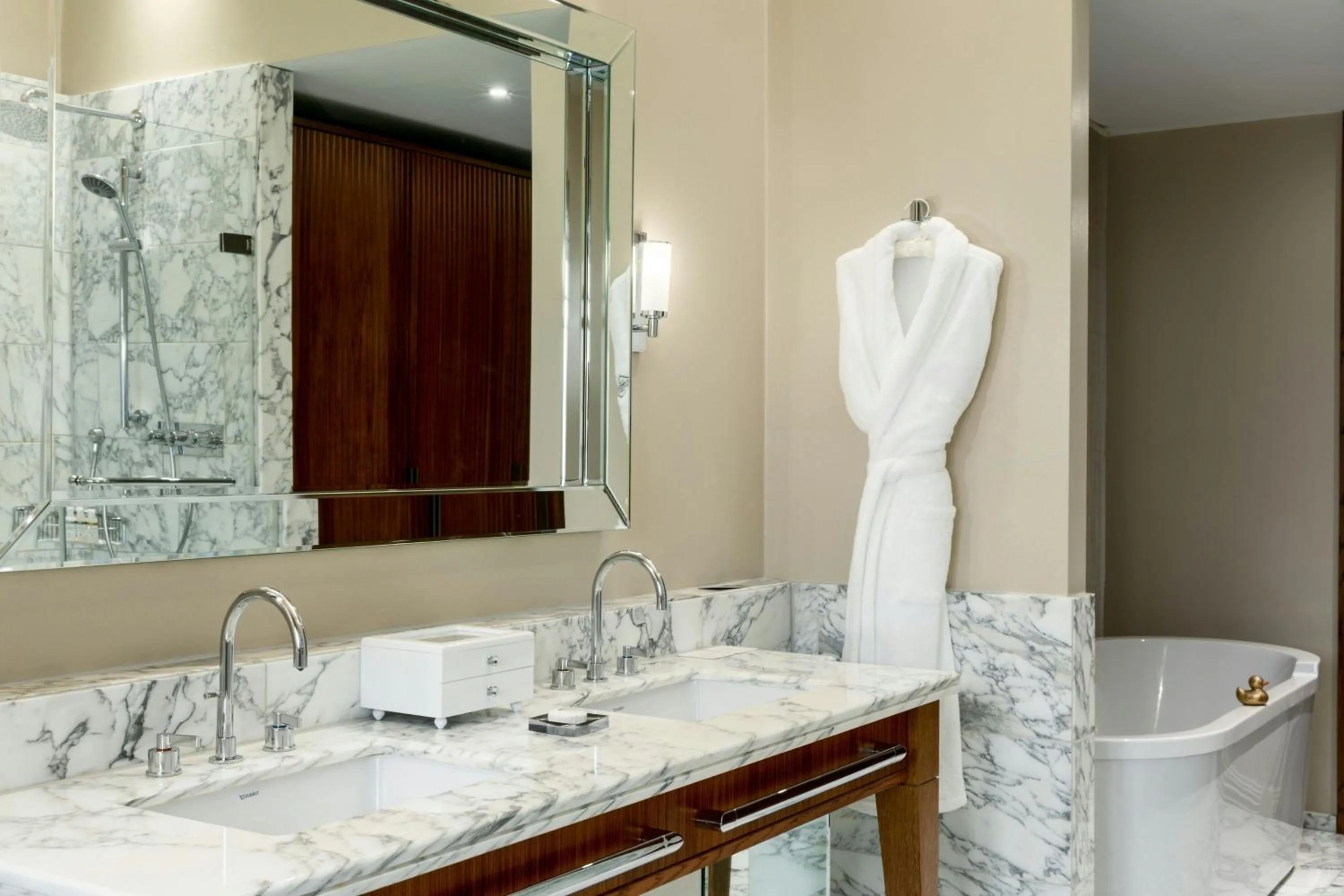 Bathroom in St Pancras London, Autograph Collection