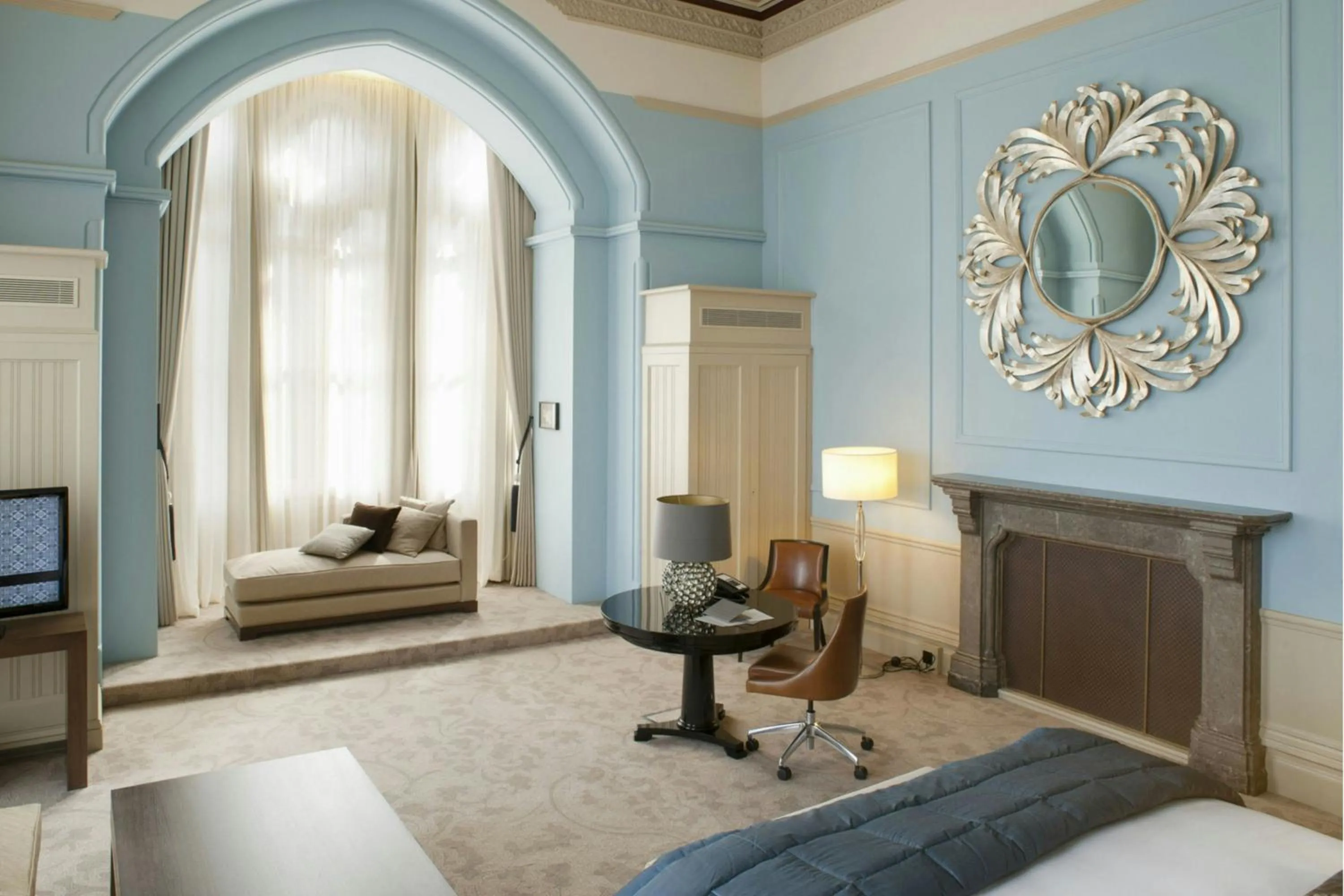 Bedroom, Bed in St Pancras London, Autograph Collection