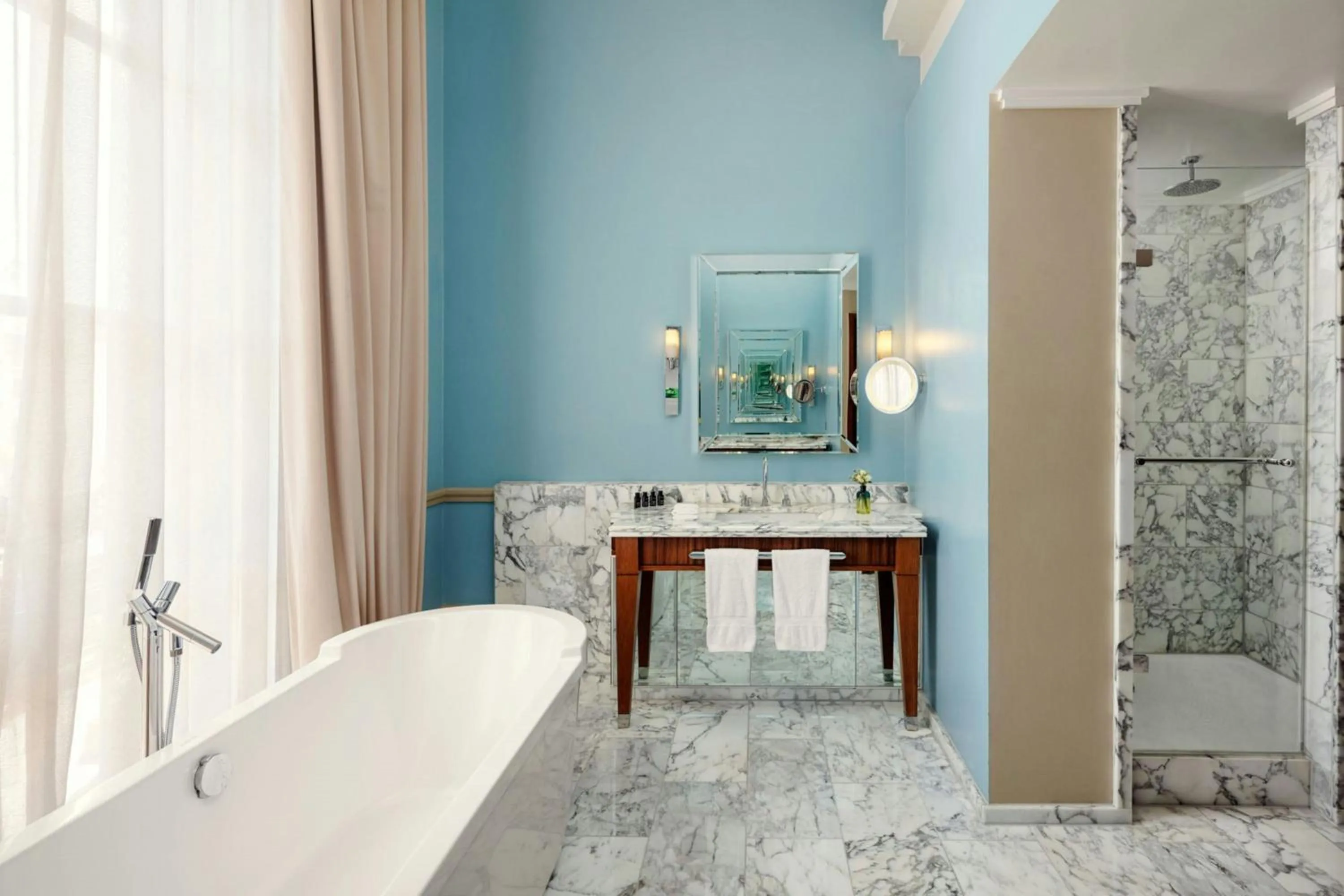 Bathroom in St Pancras London, Autograph Collection