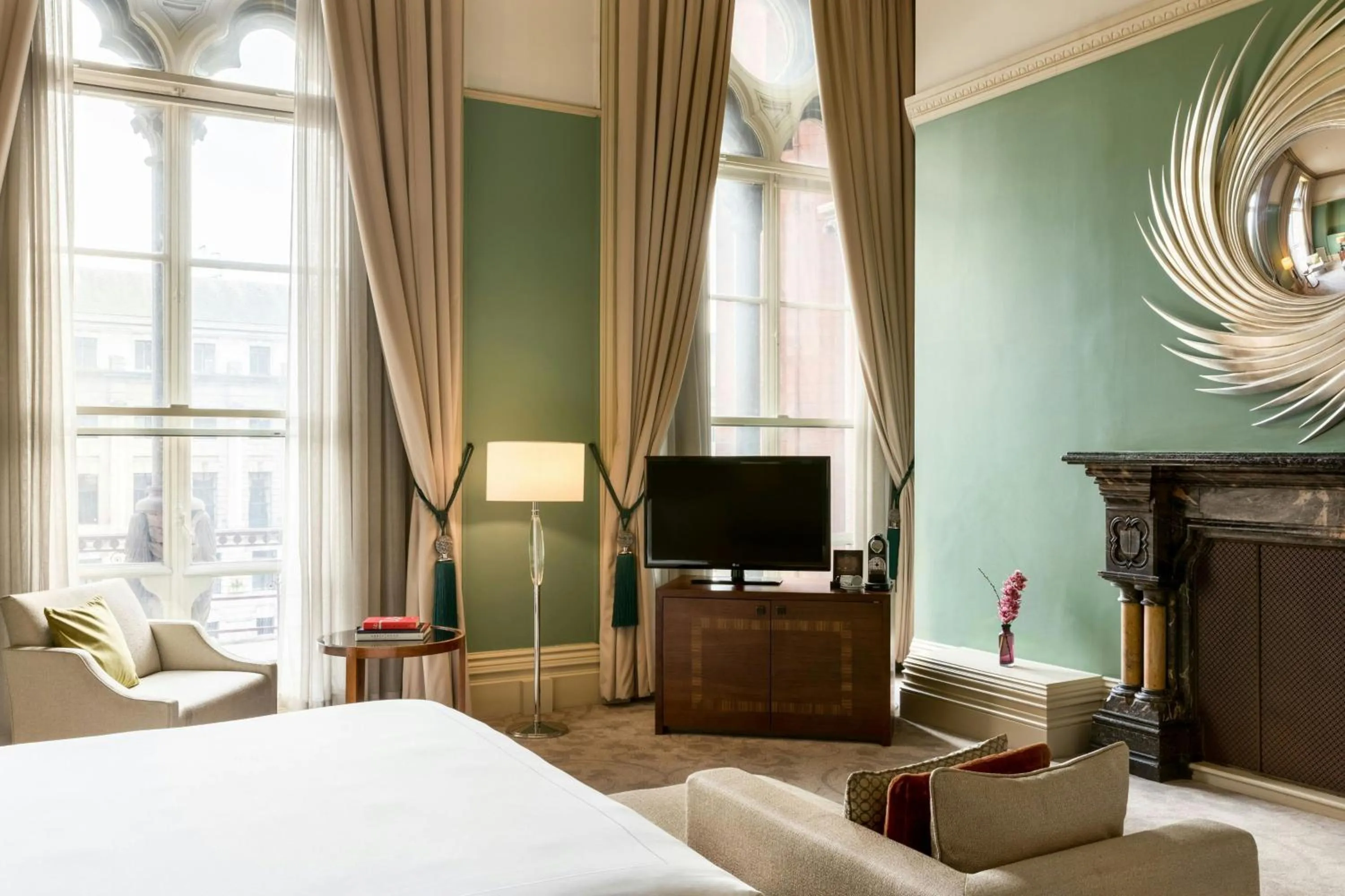 Bedroom, Bed in St Pancras London, Autograph Collection