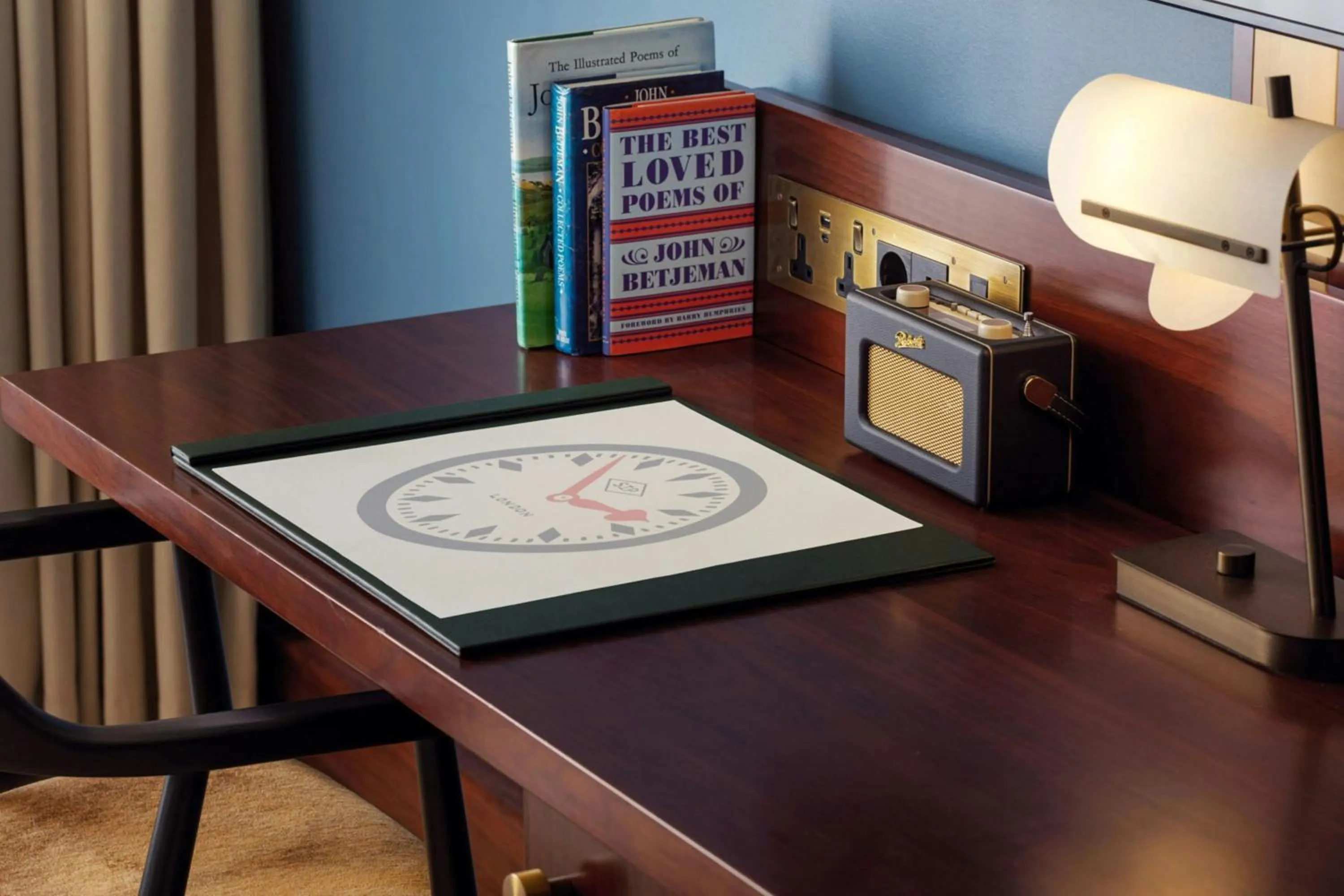 Photo of the whole room in St Pancras London, Autograph Collection