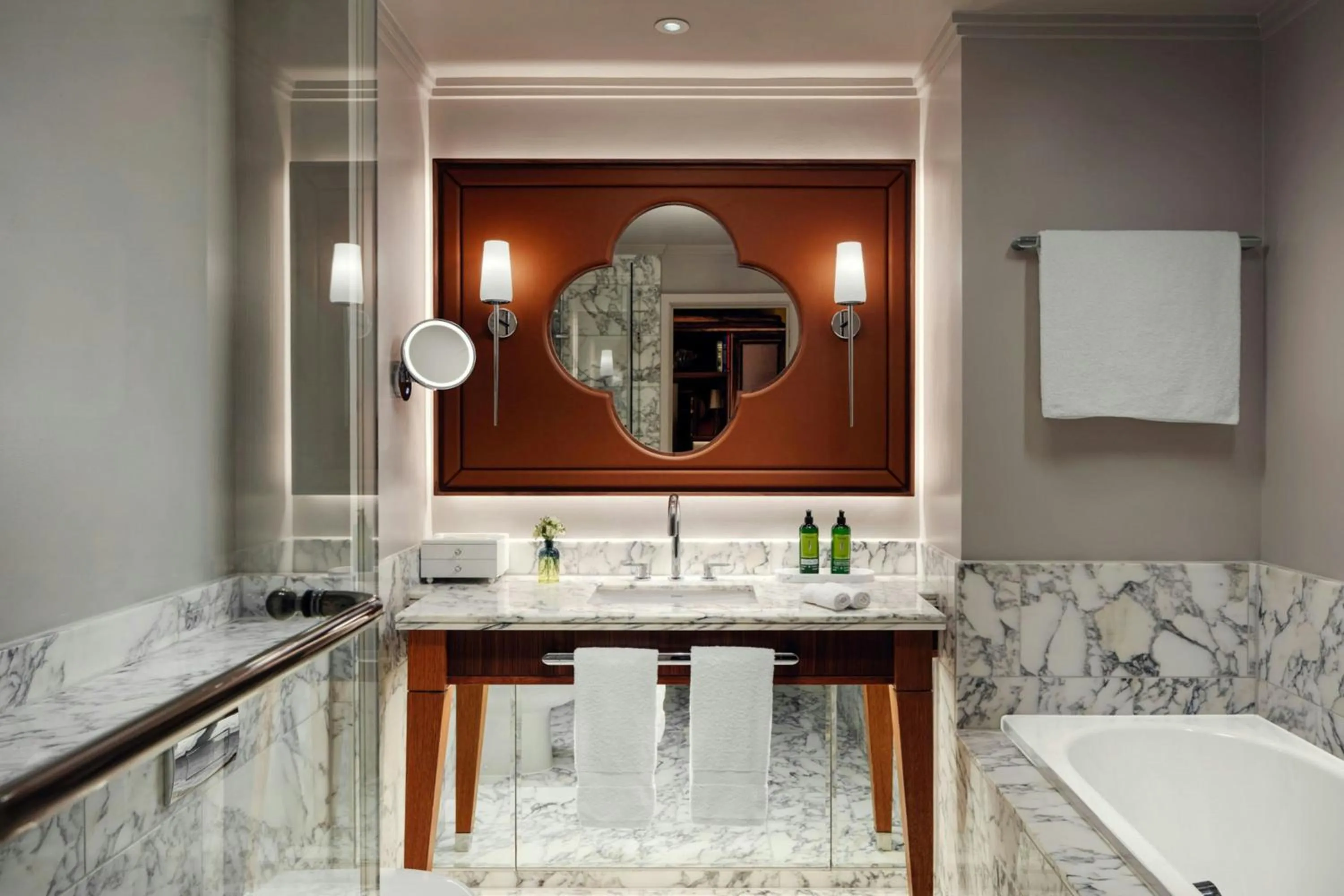 Bathroom in St Pancras London, Autograph Collection