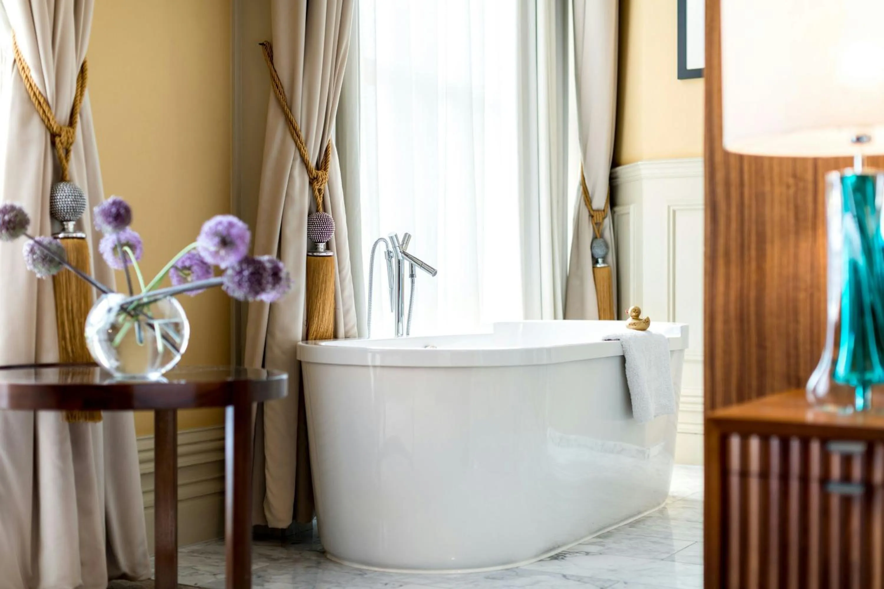 Bathroom in St Pancras London, Autograph Collection