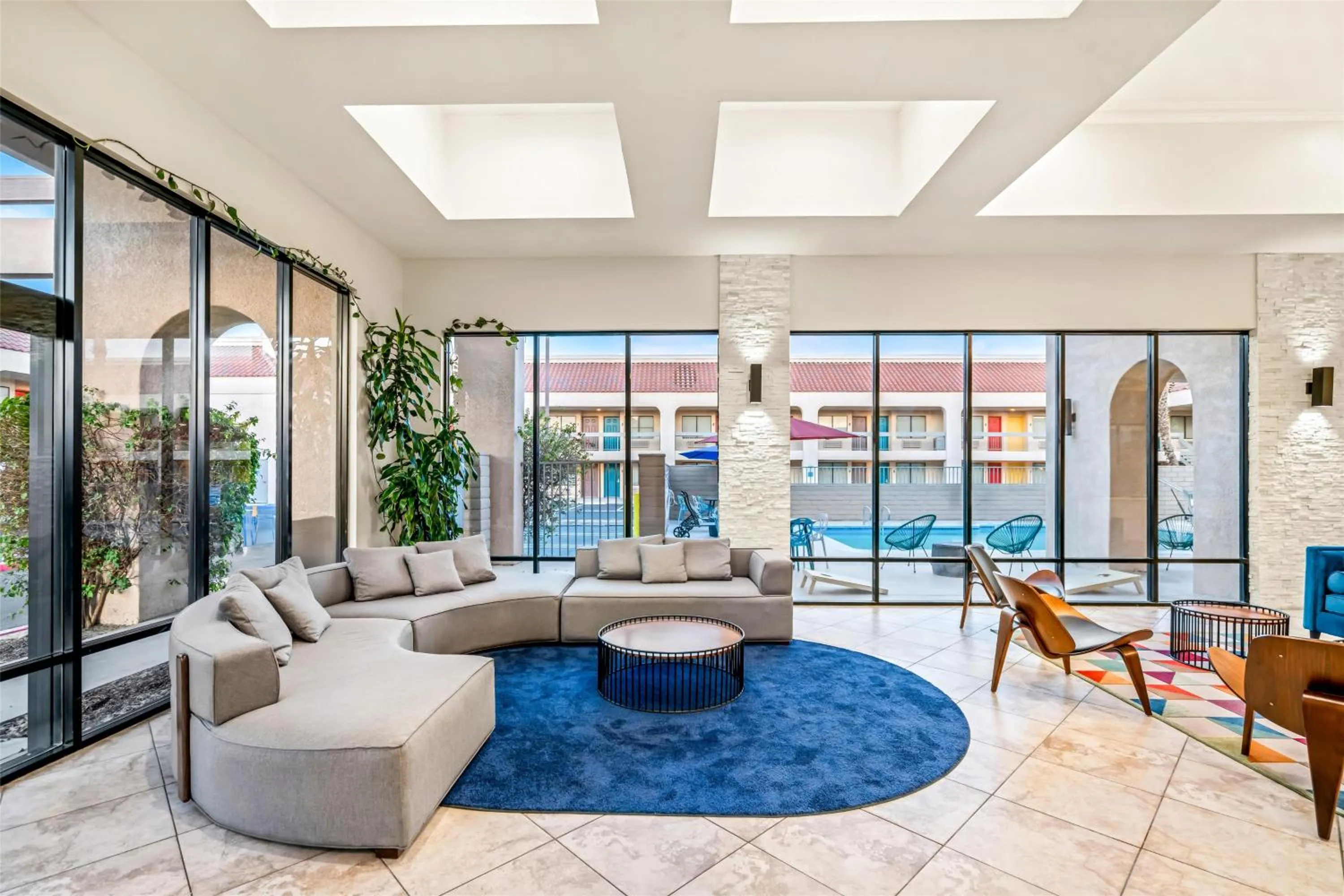 Lobby or reception in Signature Indio I-10 Coachella Valley by Sonesta