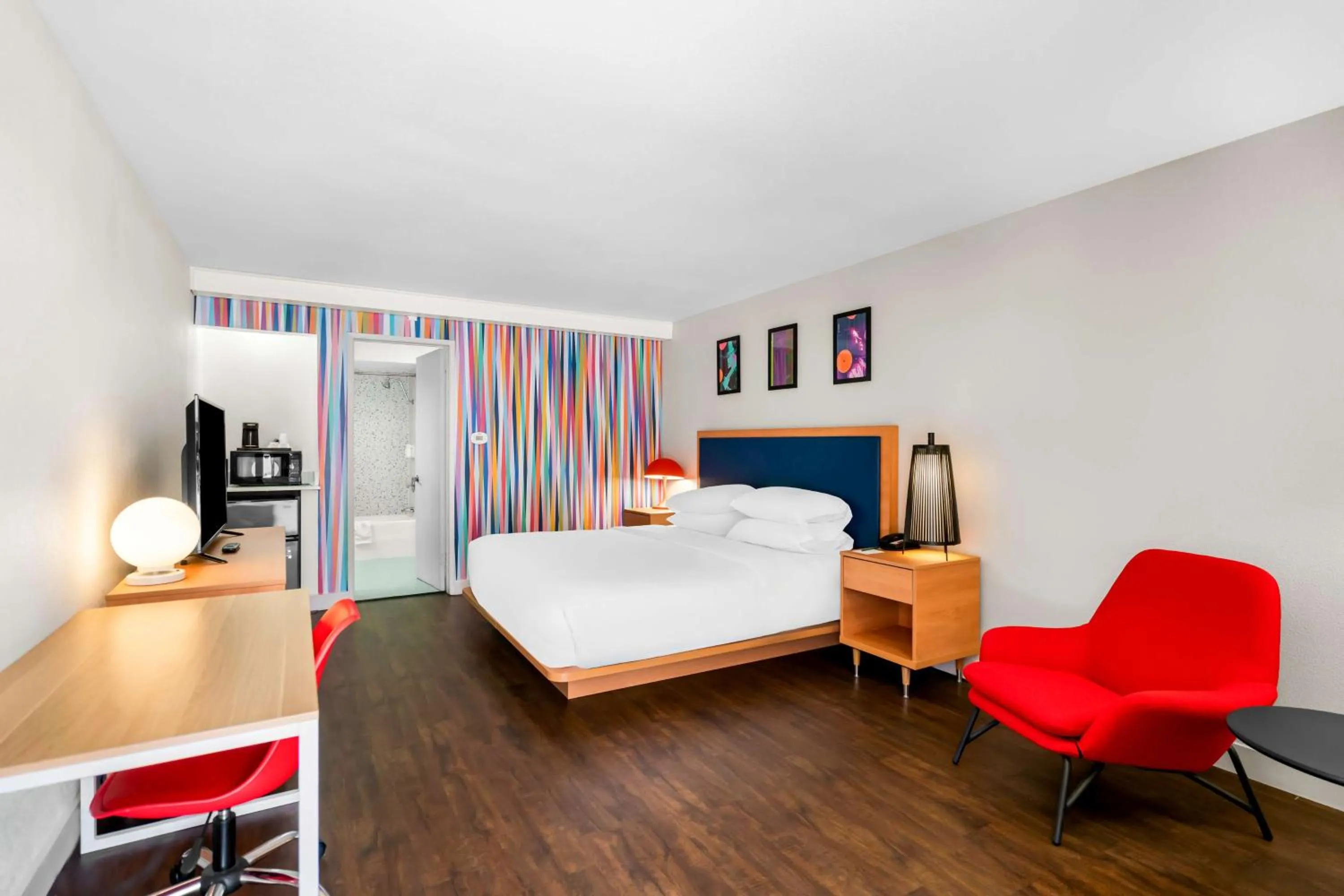 Bedroom, Bed in Signature Indio I-10 Coachella Valley by Sonesta