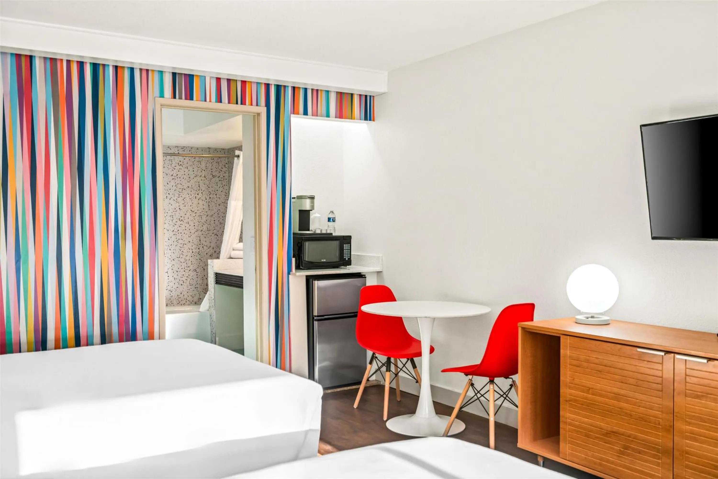 Bedroom, Bed in Signature Indio I-10 Coachella Valley by Sonesta