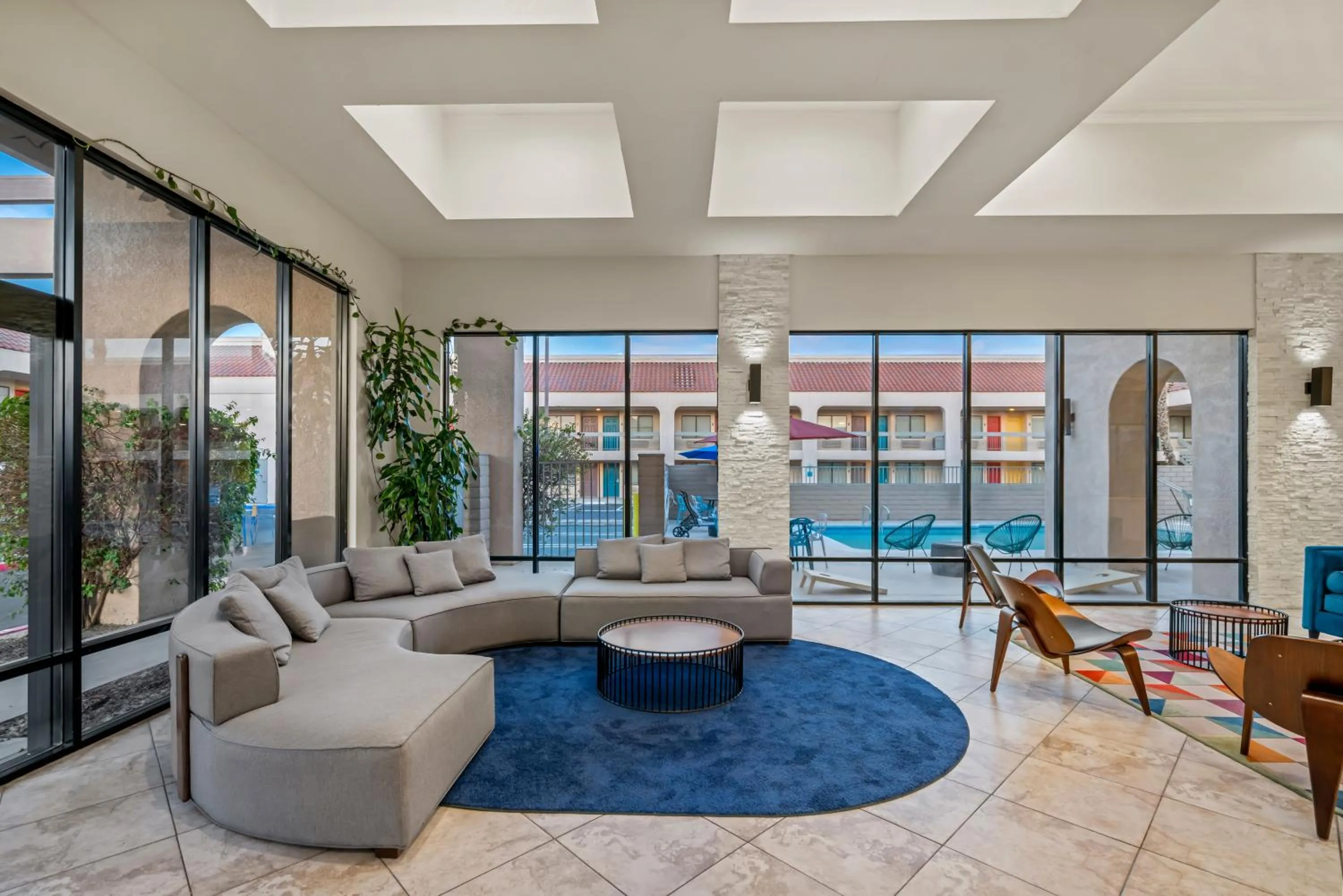 Lobby or reception in Signature Indio I-10 Coachella Valley by Sonesta