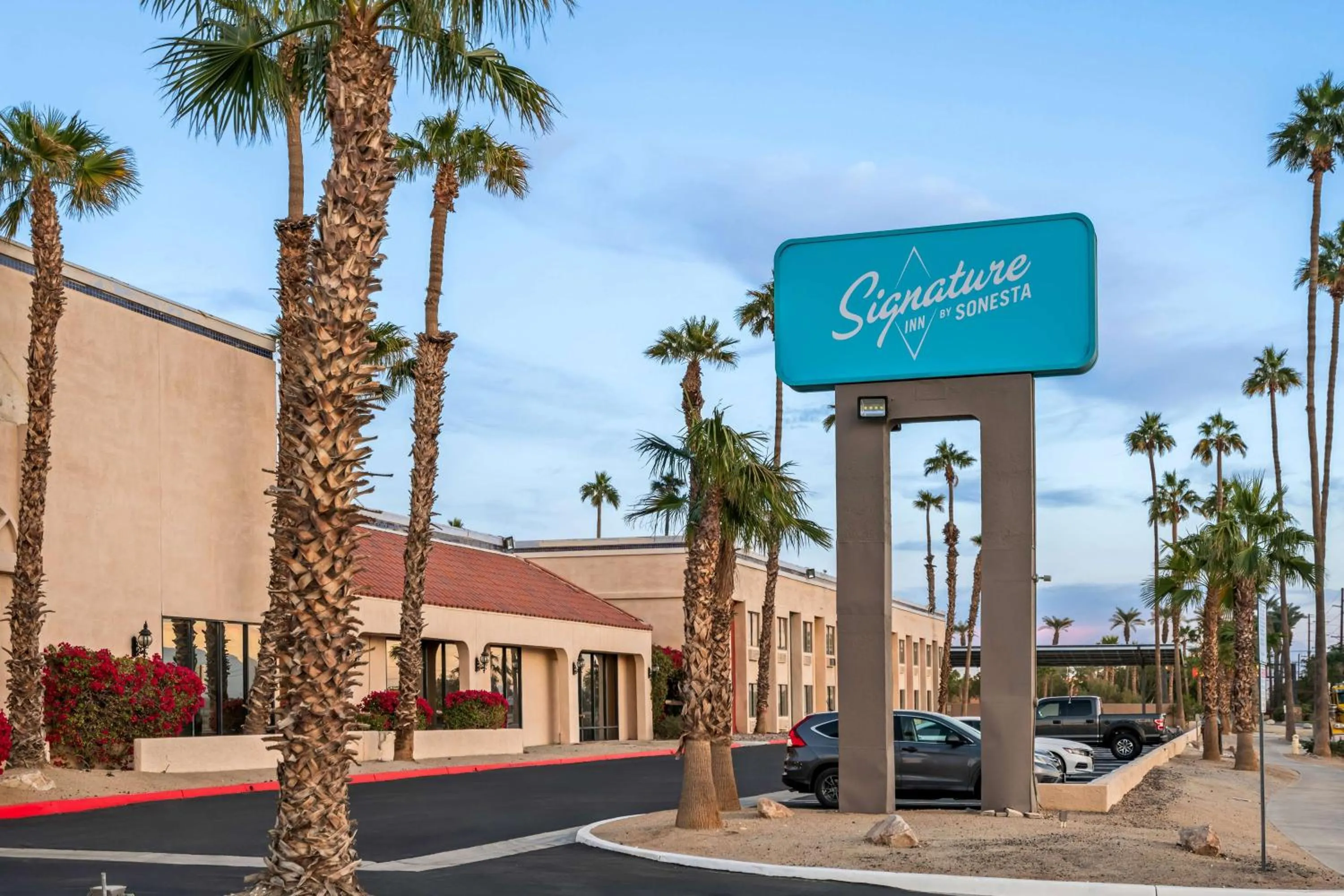 Property building in Signature Indio I-10 Coachella Valley by Sonesta