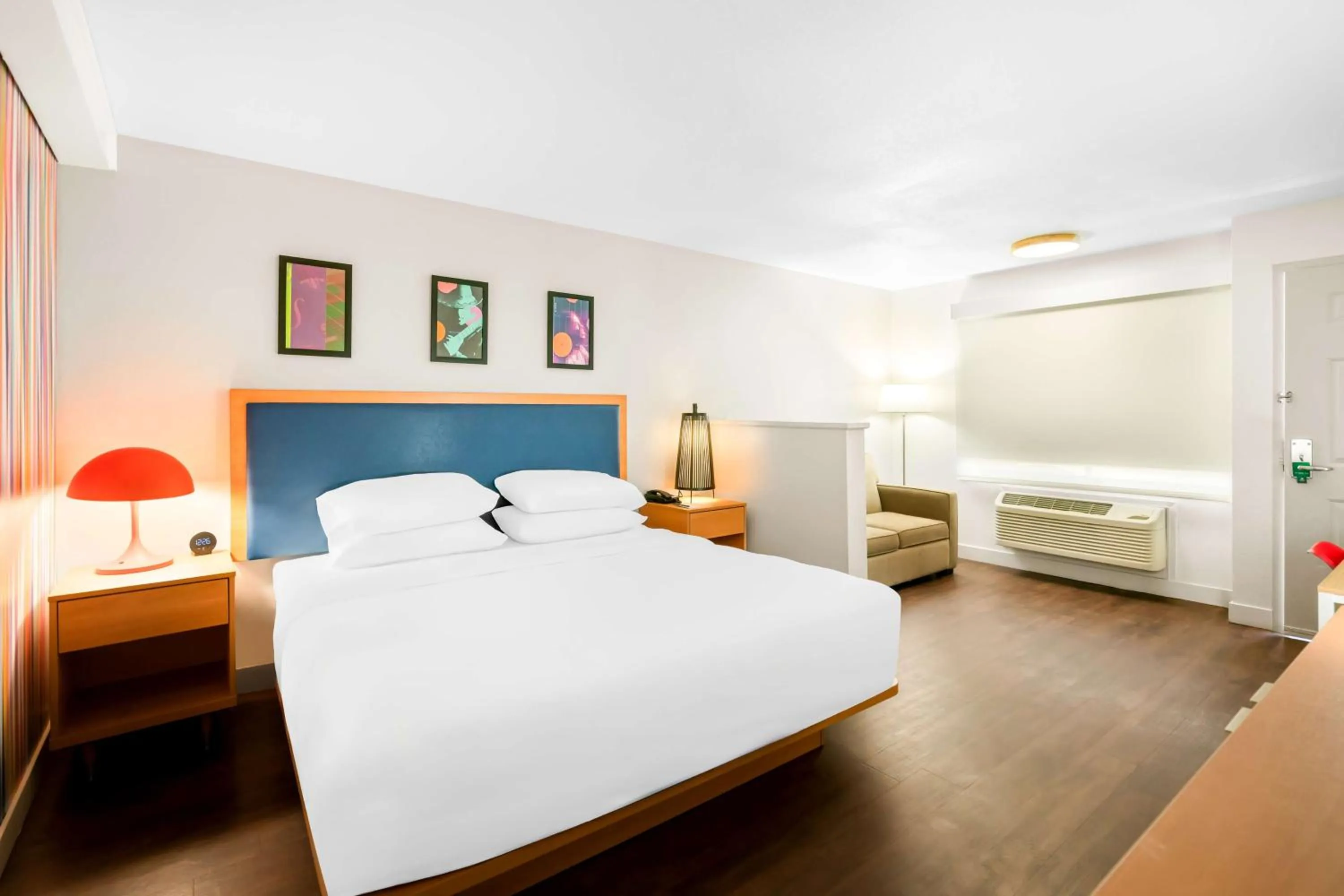 Photo of the whole room, Bed in Signature Indio I-10 Coachella Valley by Sonesta