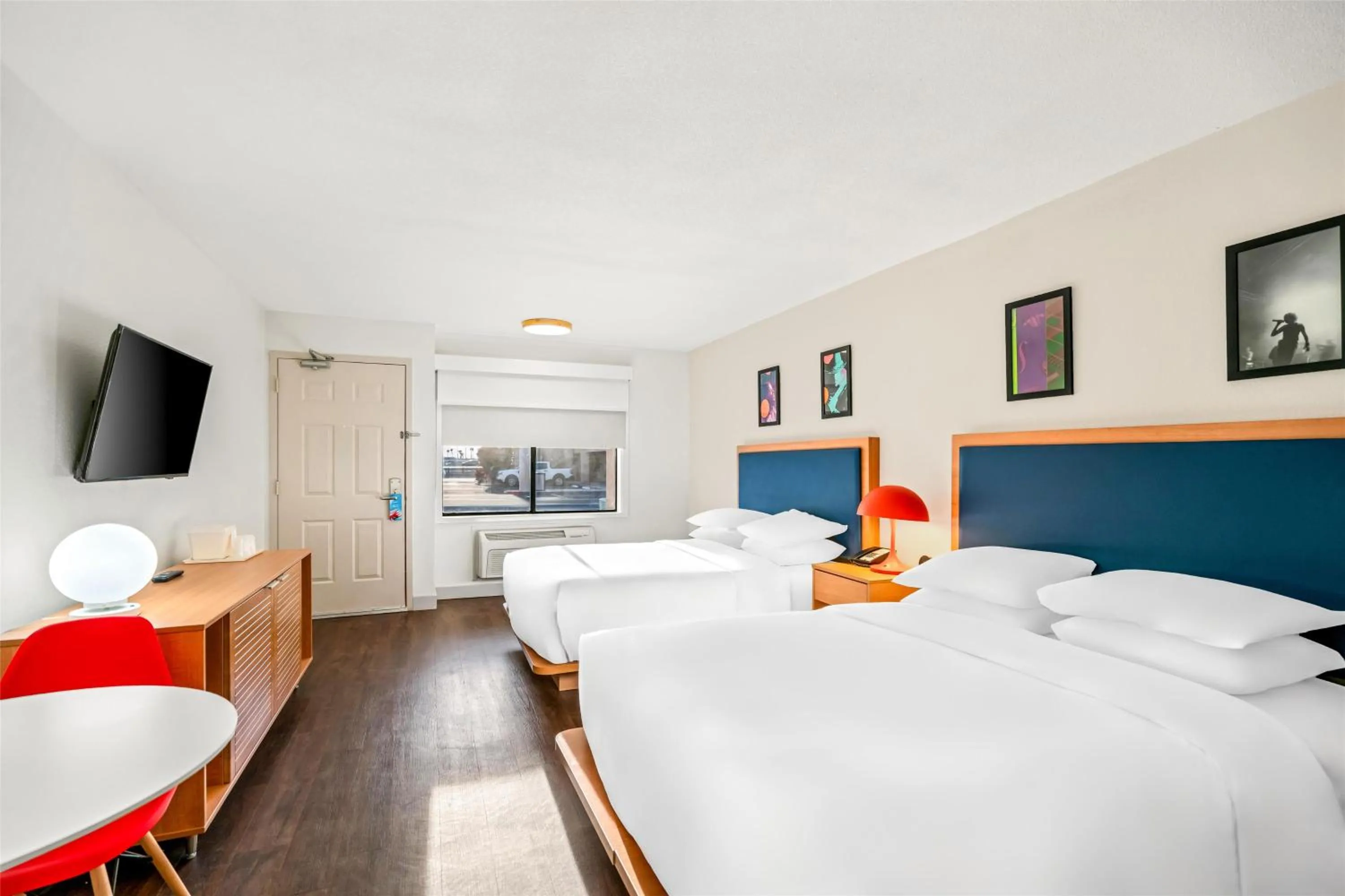 Bedroom, Bed in Signature Indio I-10 Coachella Valley by Sonesta