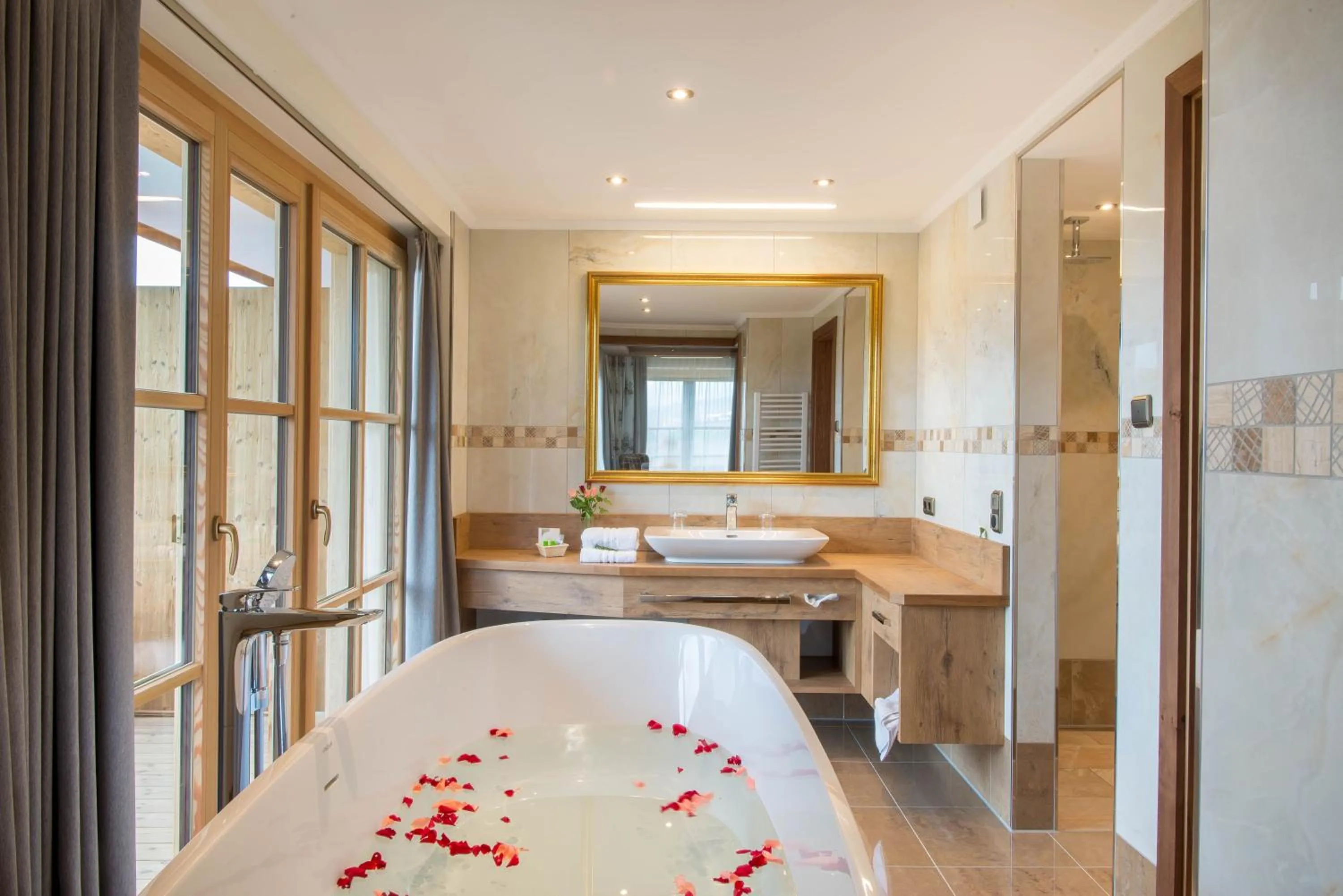 Bathroom, Bed in Natur- & Wellnesshotel Brunner Hof