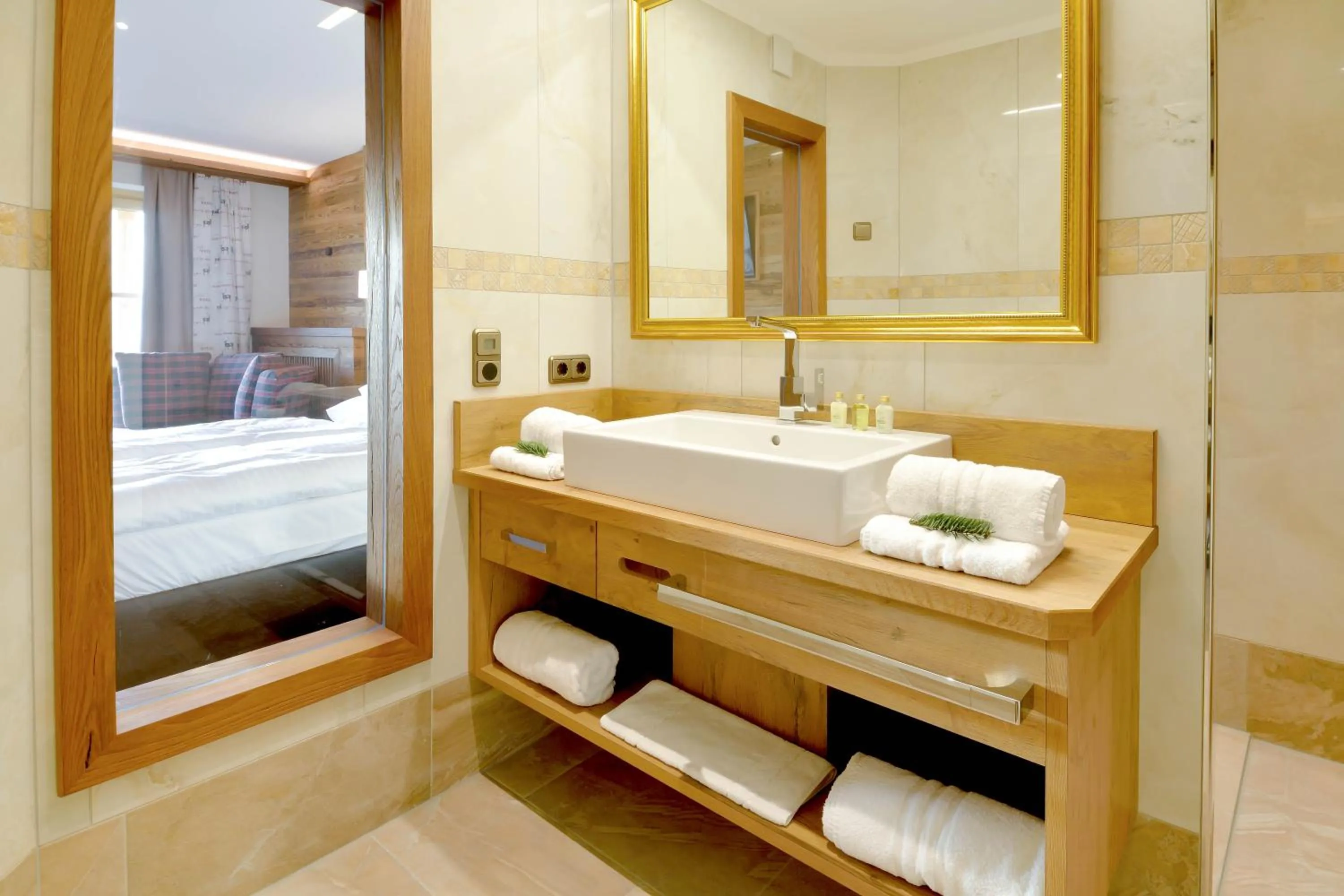 Bathroom, Bed in Natur- & Wellnesshotel Brunner Hof