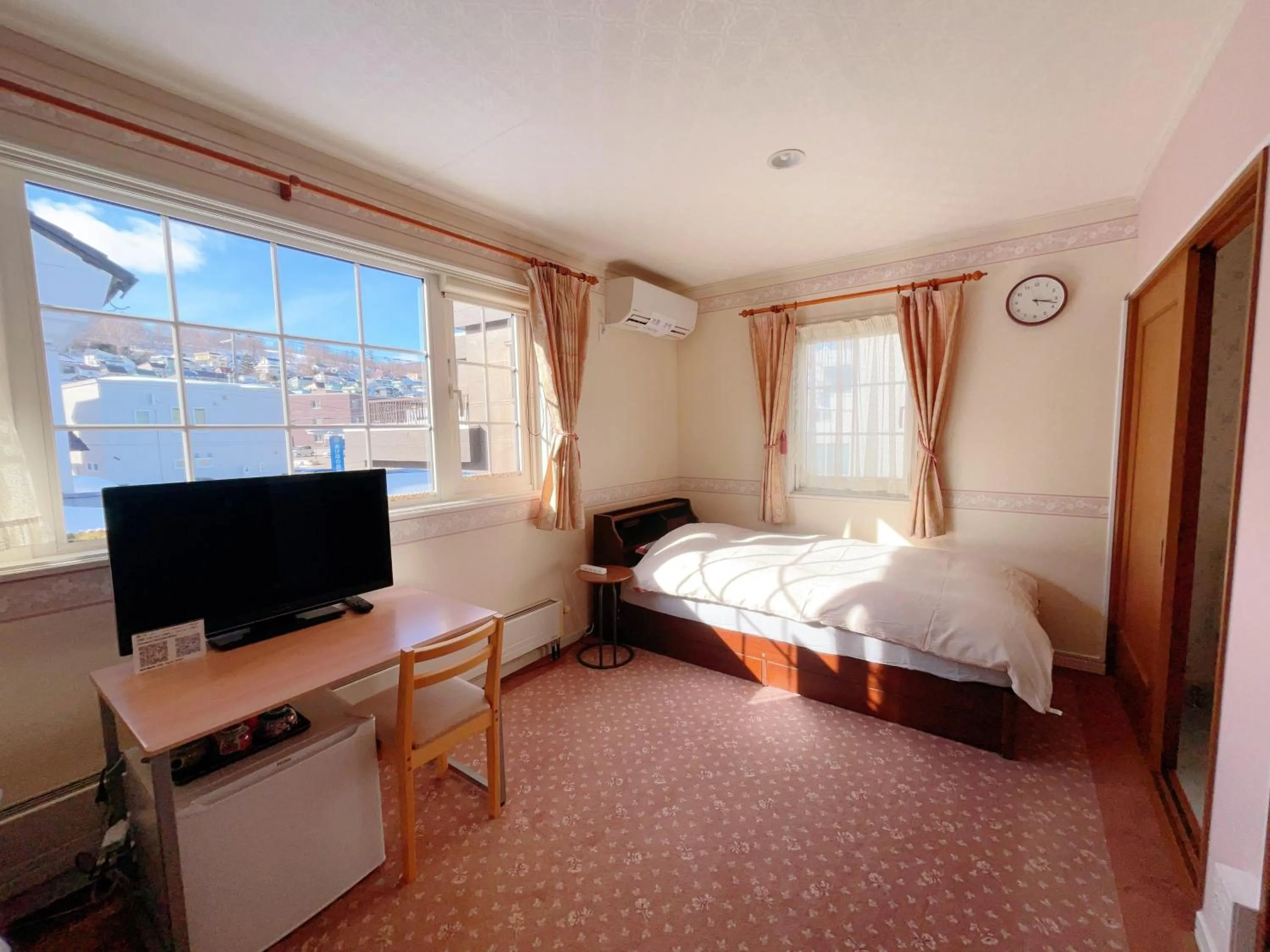 room service, Bed in Nishikien inn