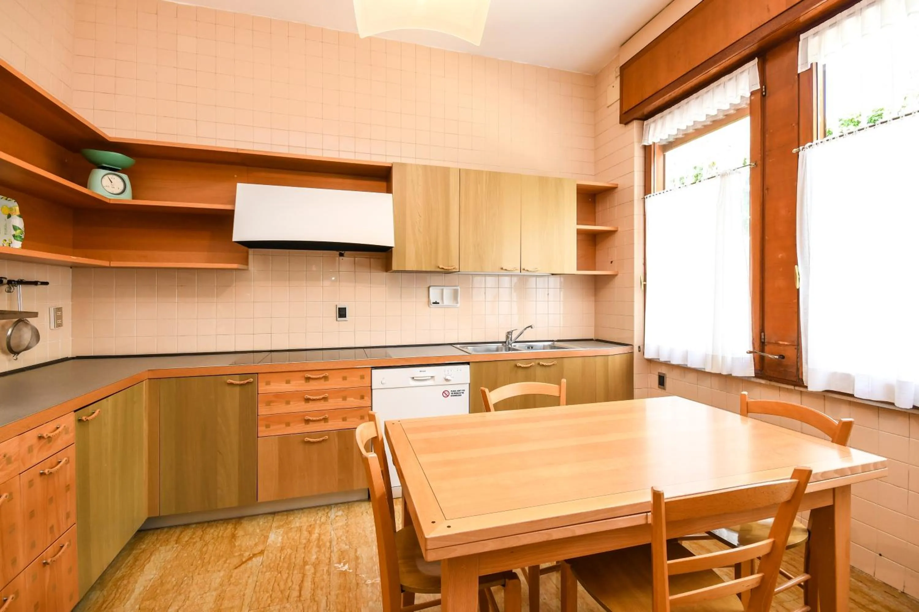 Kitchen or kitchenette in La Villa Fasano