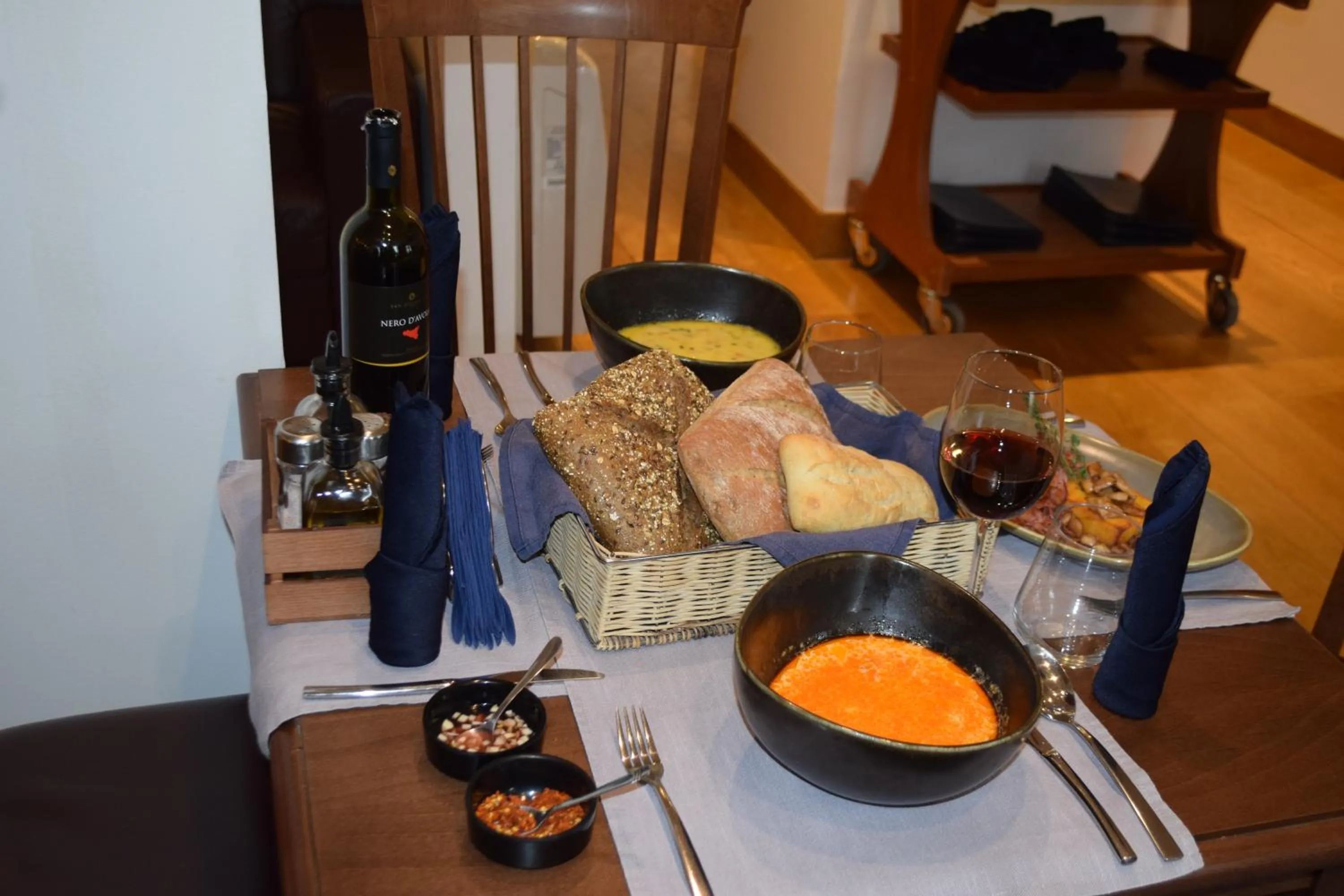 Restaurant/places to eat in The Lodge Hotel