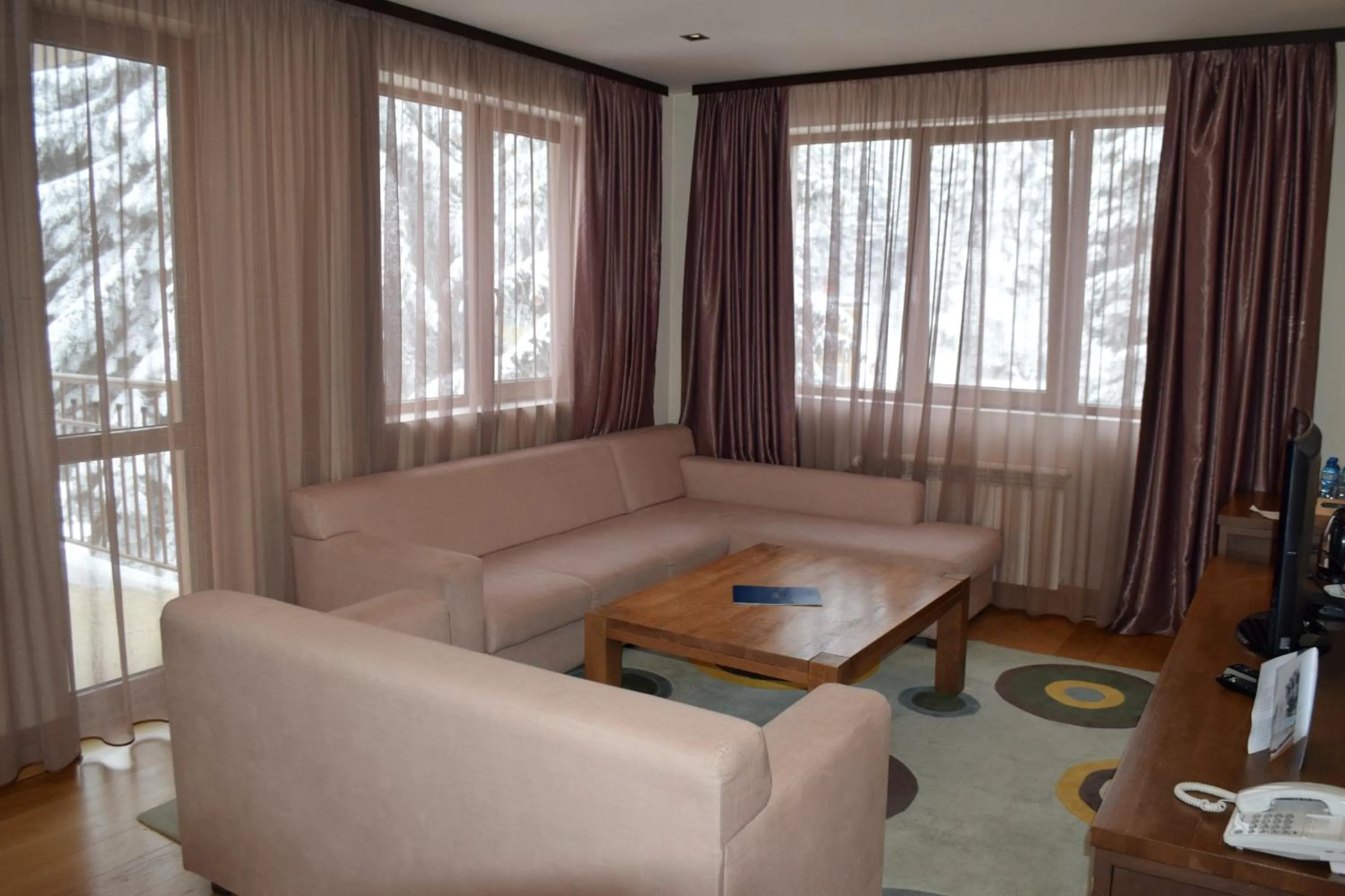 TV and multimedia in The Lodge Hotel