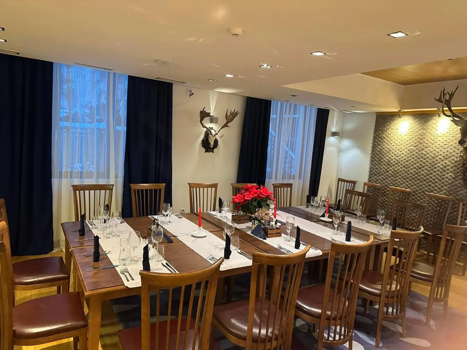 Restaurant/places to eat in The Lodge Hotel