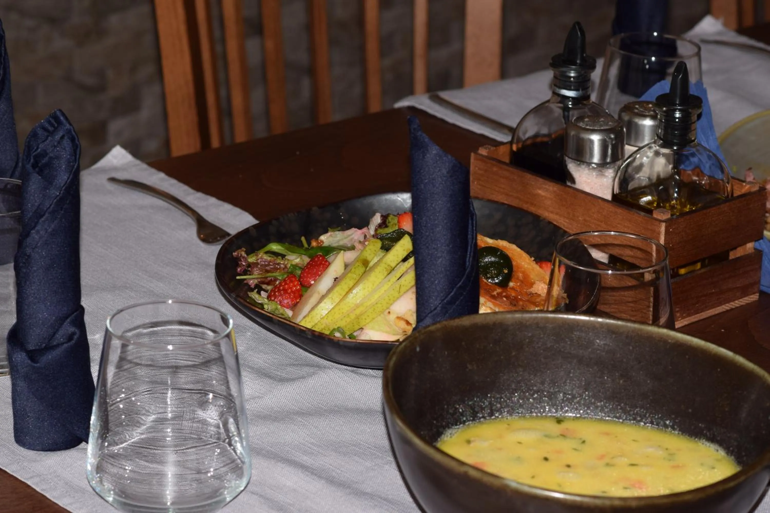 Restaurant/places to eat in The Lodge Hotel