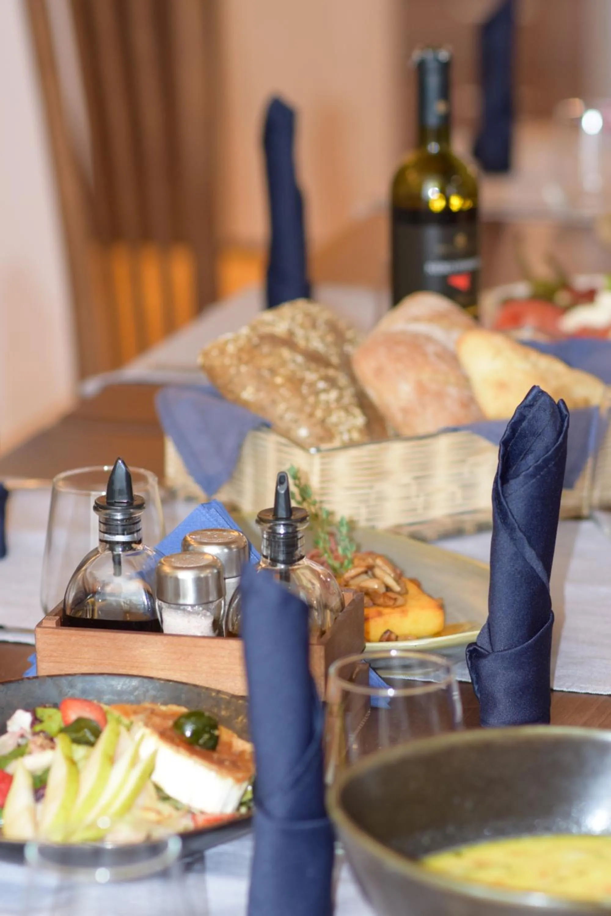 Restaurant/places to eat in The Lodge Hotel