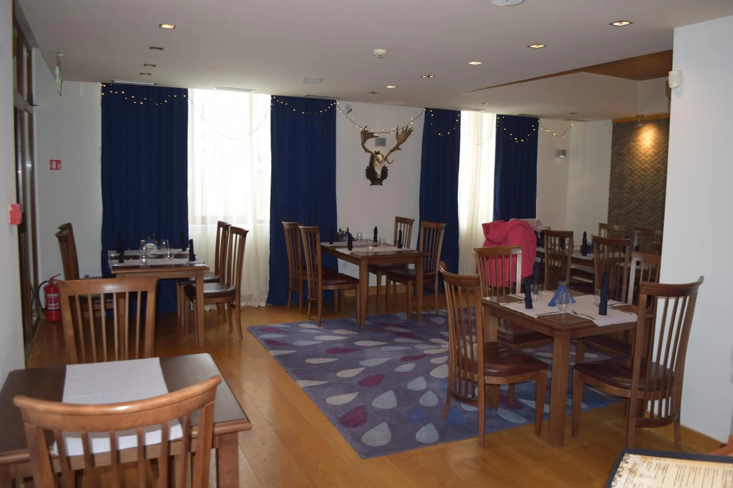 Restaurant/places to eat in The Lodge Hotel