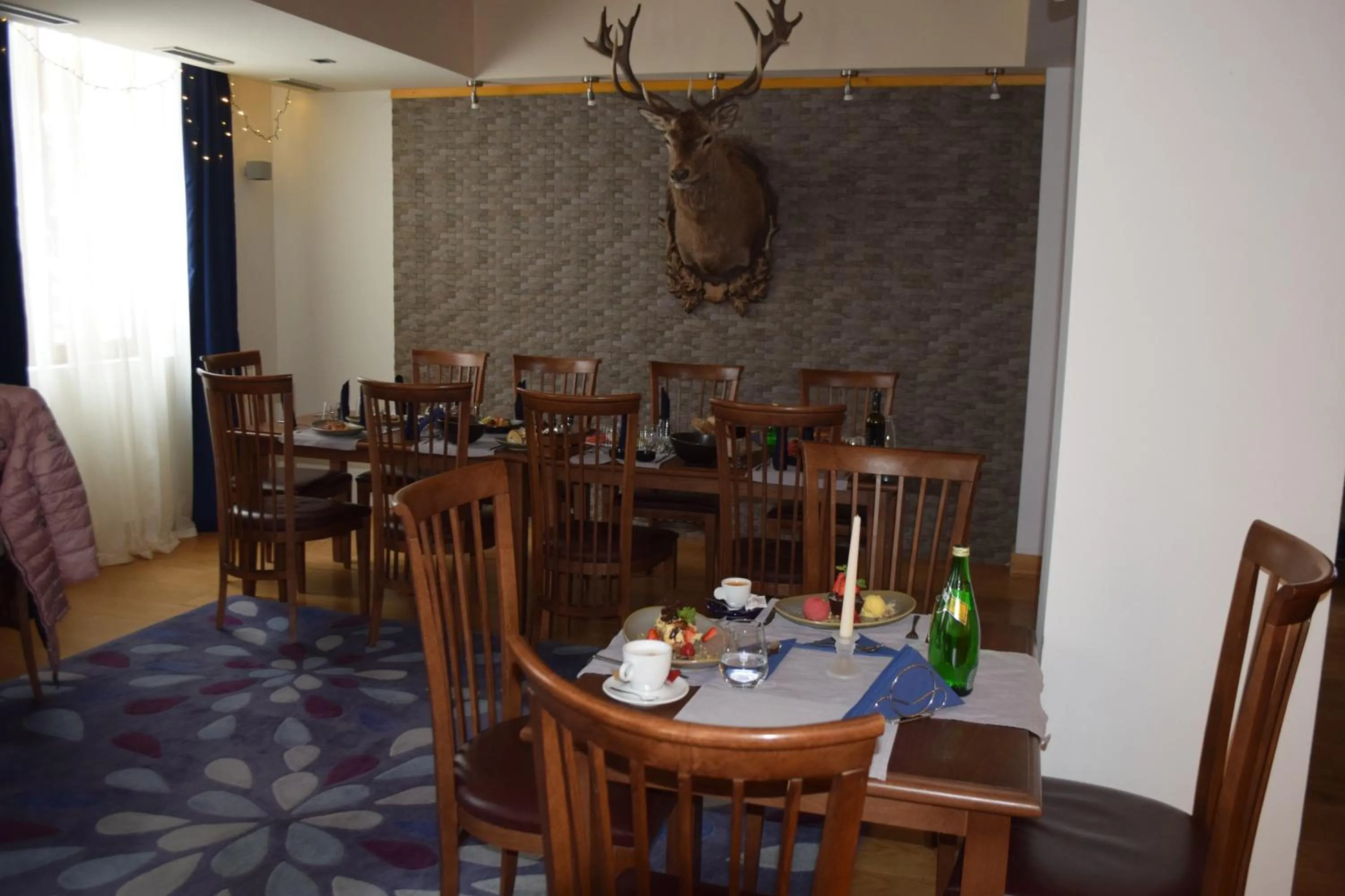 Restaurant/places to eat in The Lodge Hotel