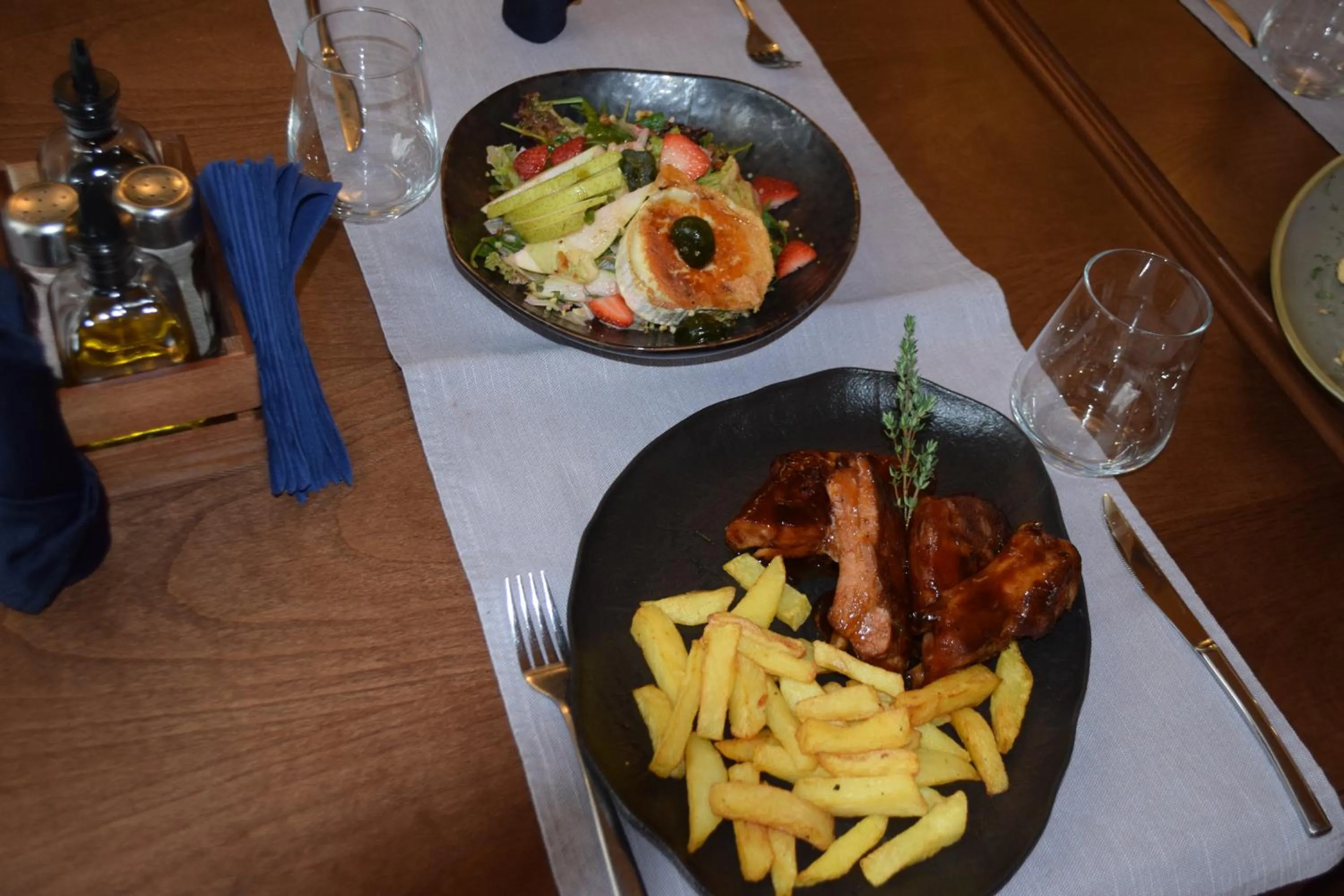 Restaurant/places to eat in The Lodge Hotel