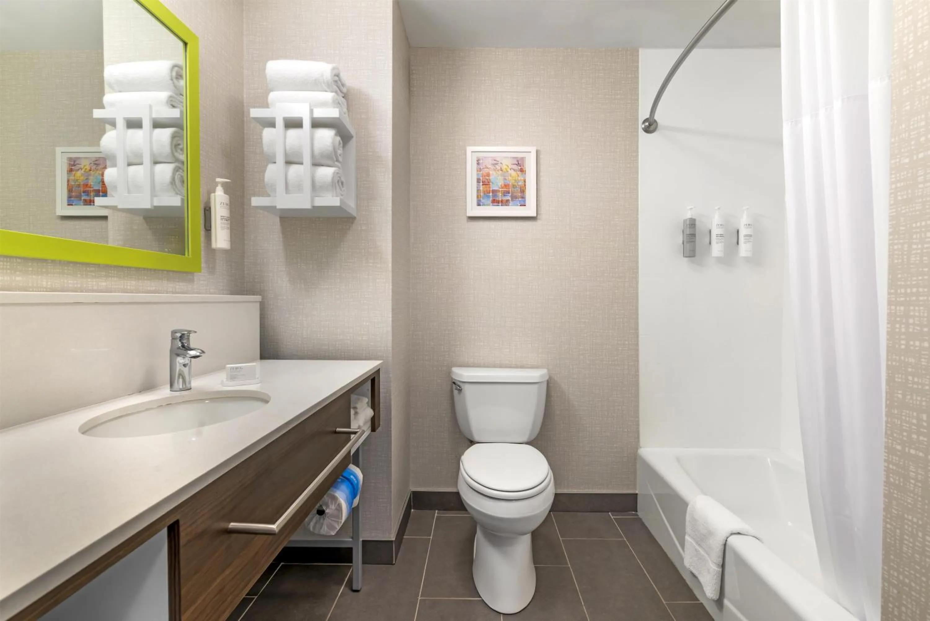 Bathroom in Hampton Inn Junction City