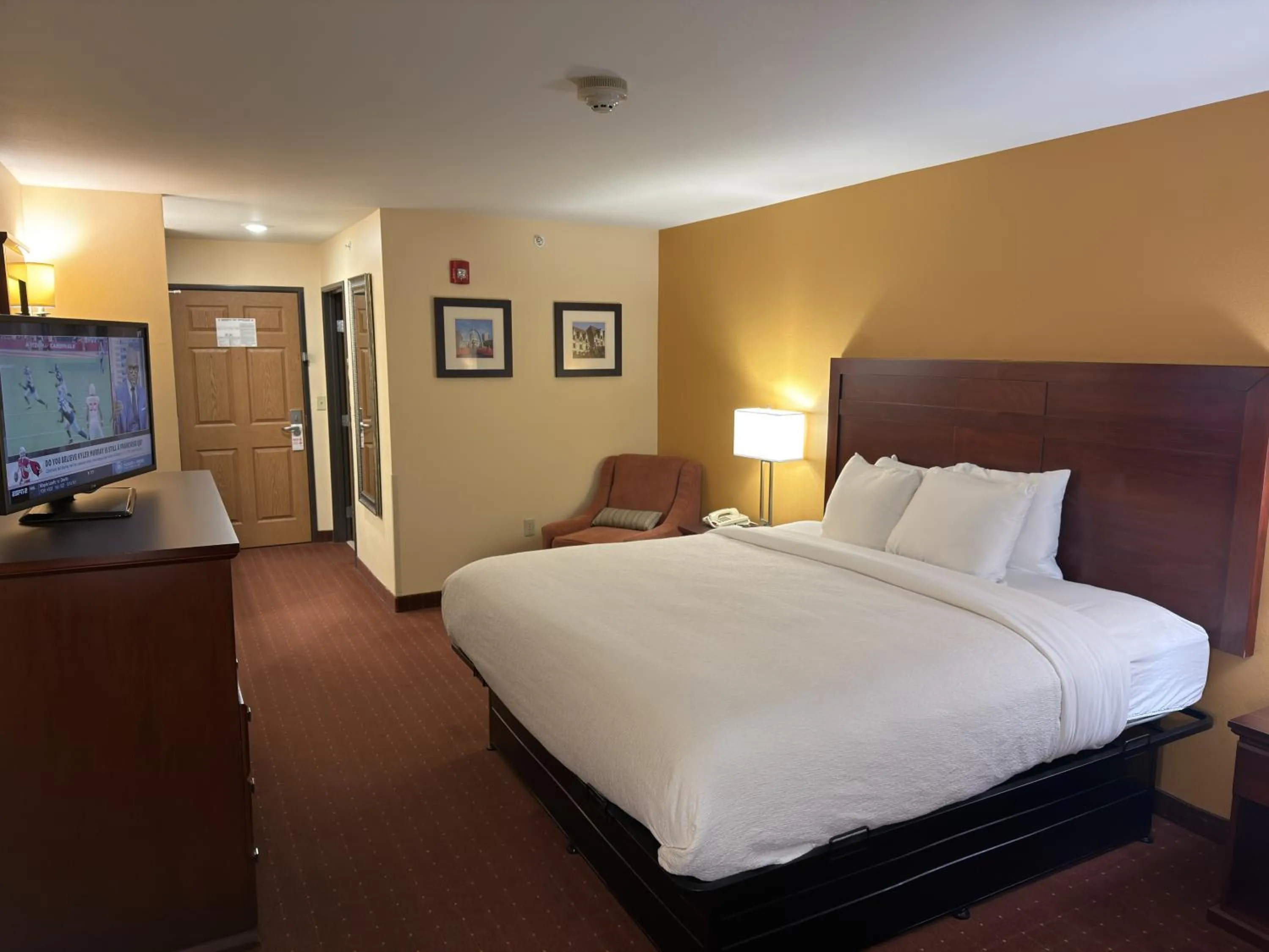 Bed in Americas Best Value Inn Saint Robert/Fort Leonard Wood