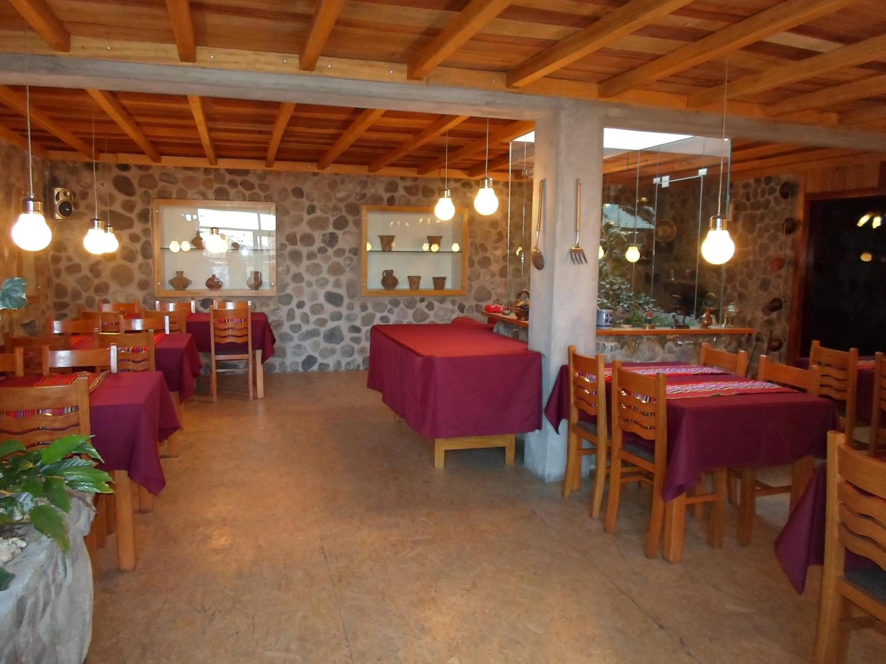 Restaurant/places to eat in Posada El Castillo