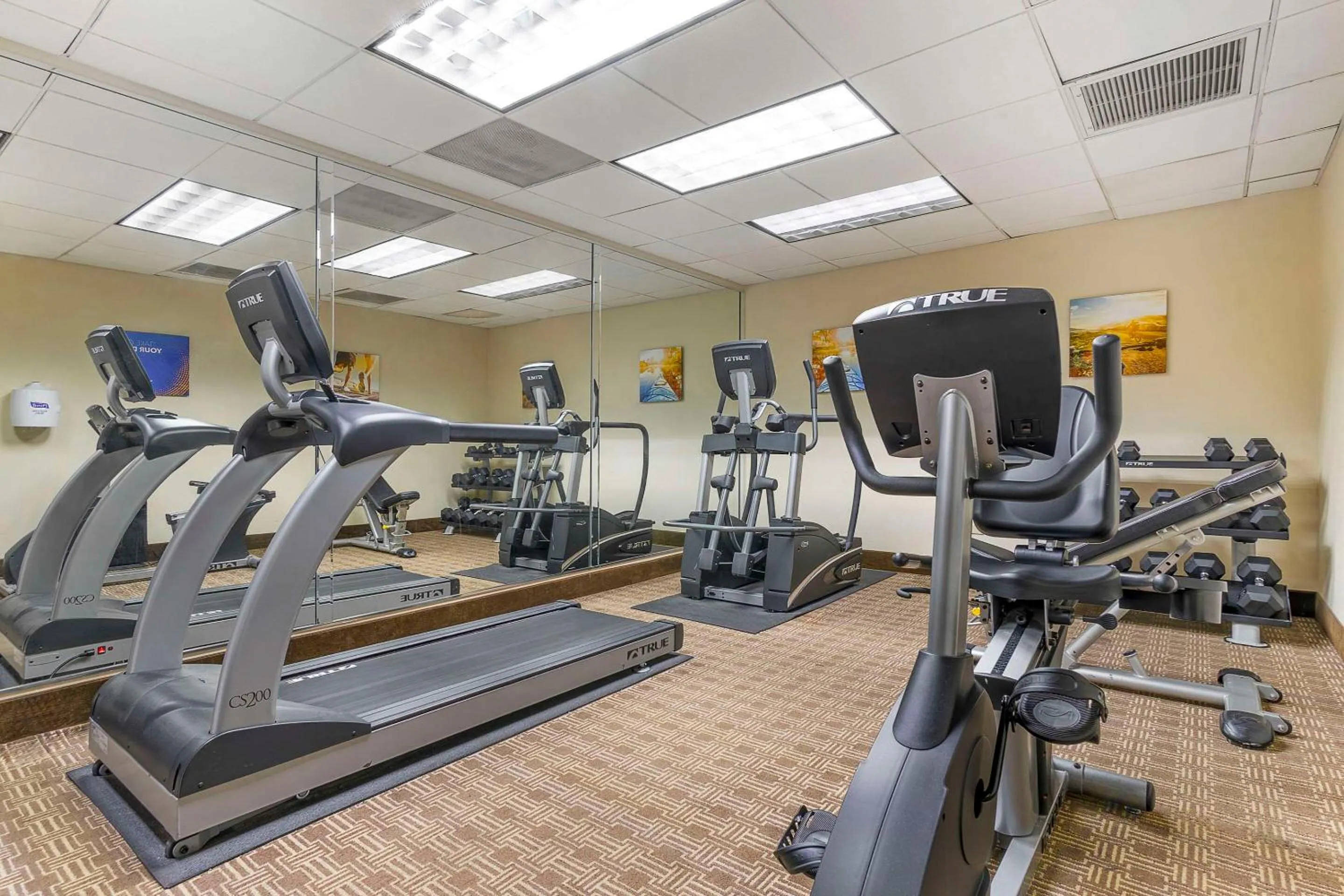Fitness centre/facilities in Comfort Inn Near Six Flags St Louis