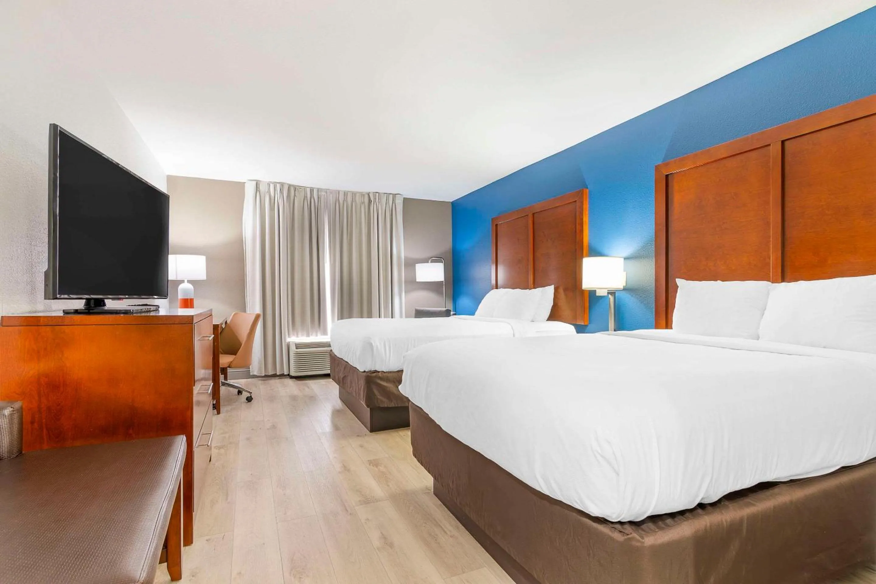 Bedroom, Bed in Comfort Inn Near Six Flags St Louis