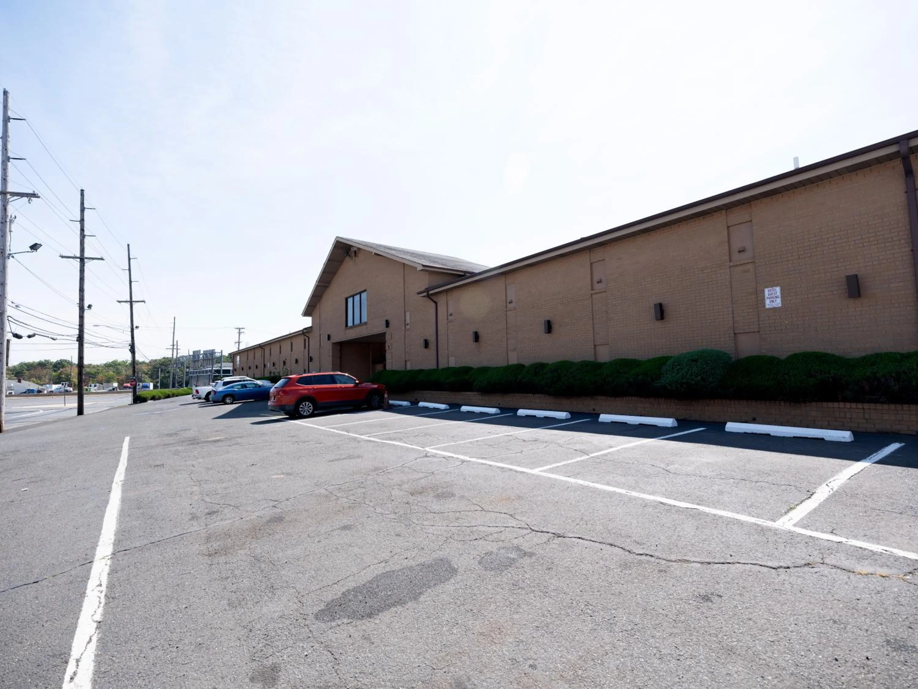 Property building in Knights Inn South Amboy