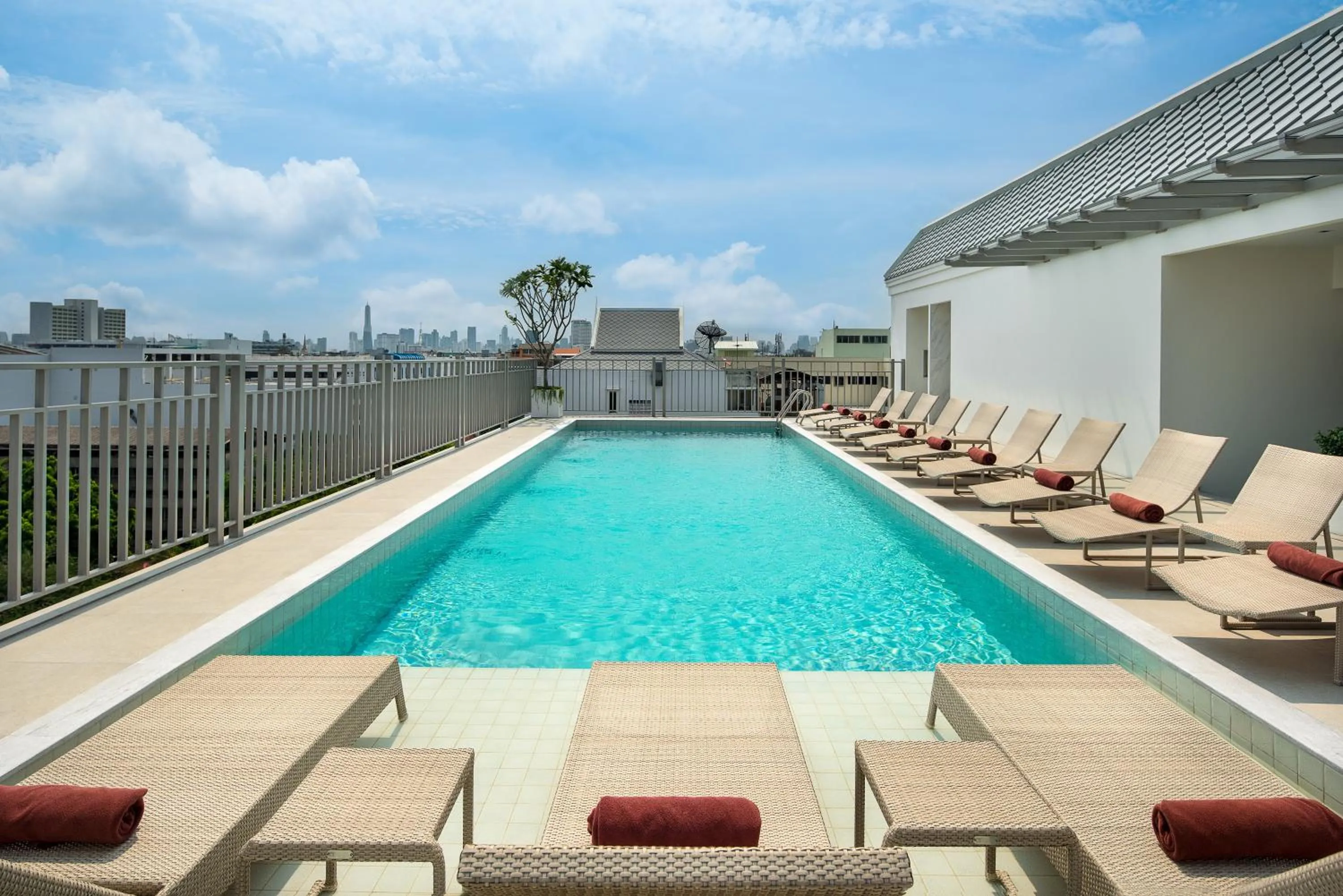 Swimming pool in Casa Vimaya Riverside