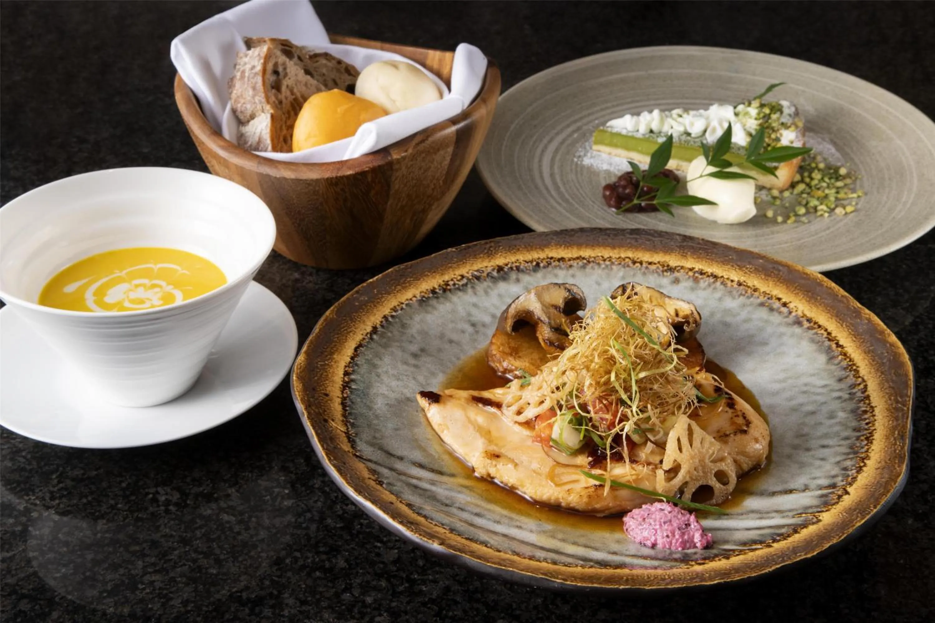 Restaurant/places to eat in DoubleTree by Hilton Kyoto Station