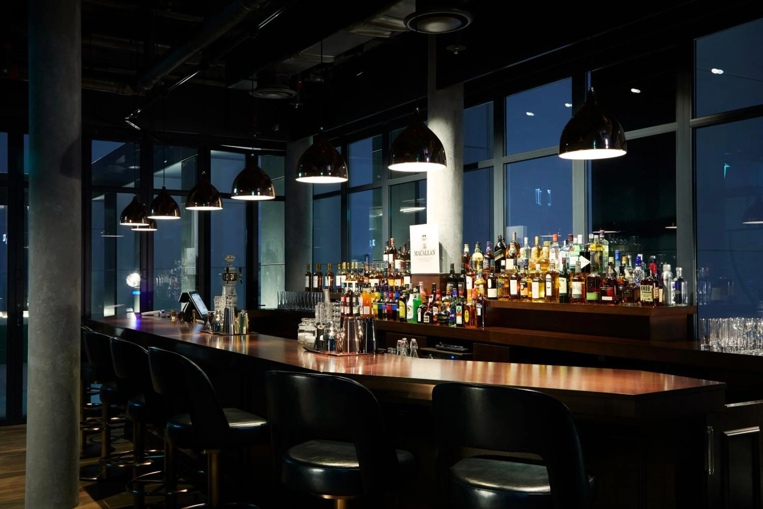 Lounge or bar in L7 Hongdae