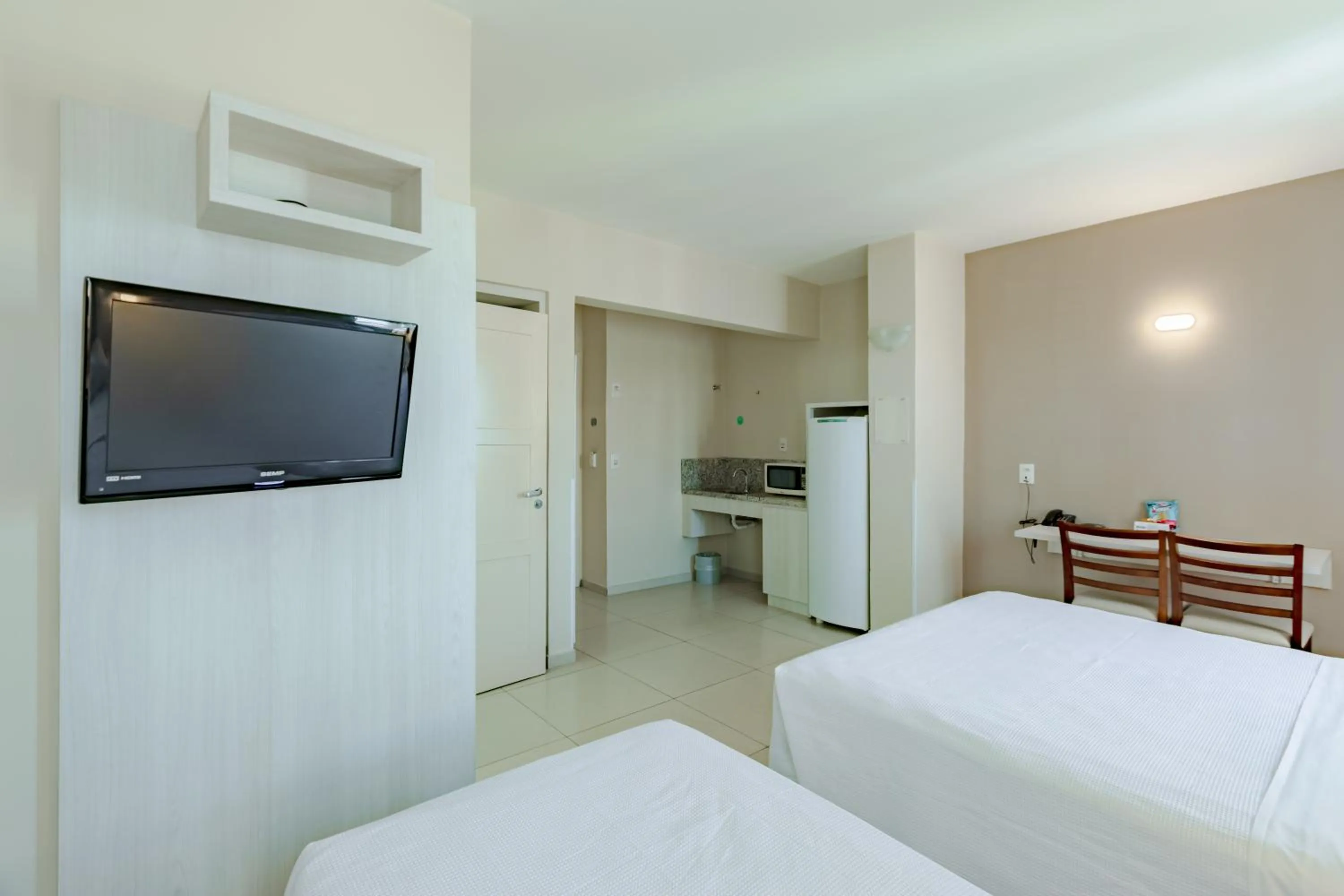 Photo of the whole room, Bed in Bristol Sabrina Hotel de Charme Joinville