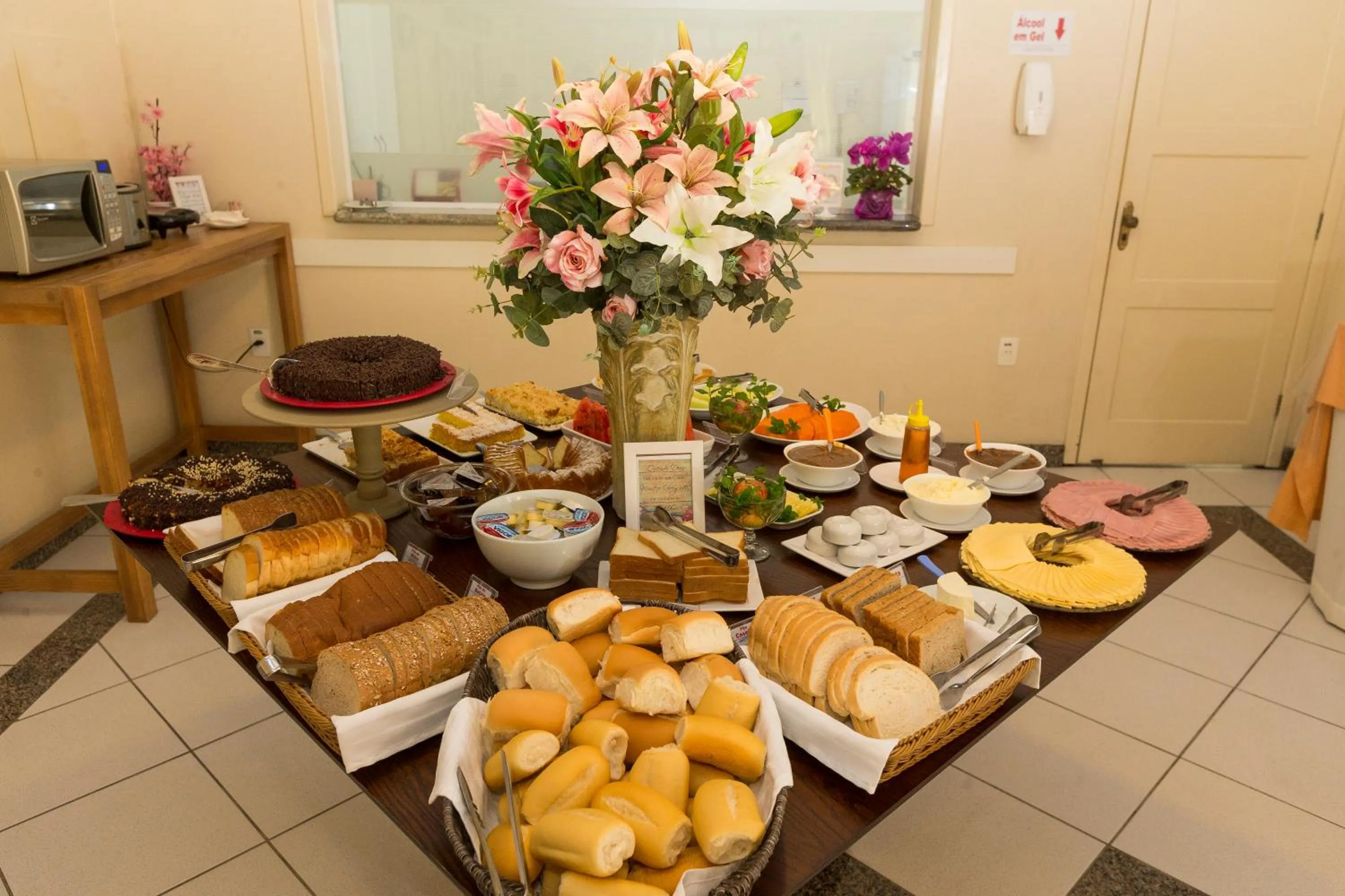 Breakfast in Bristol Sabrina Hotel de Charme Joinville