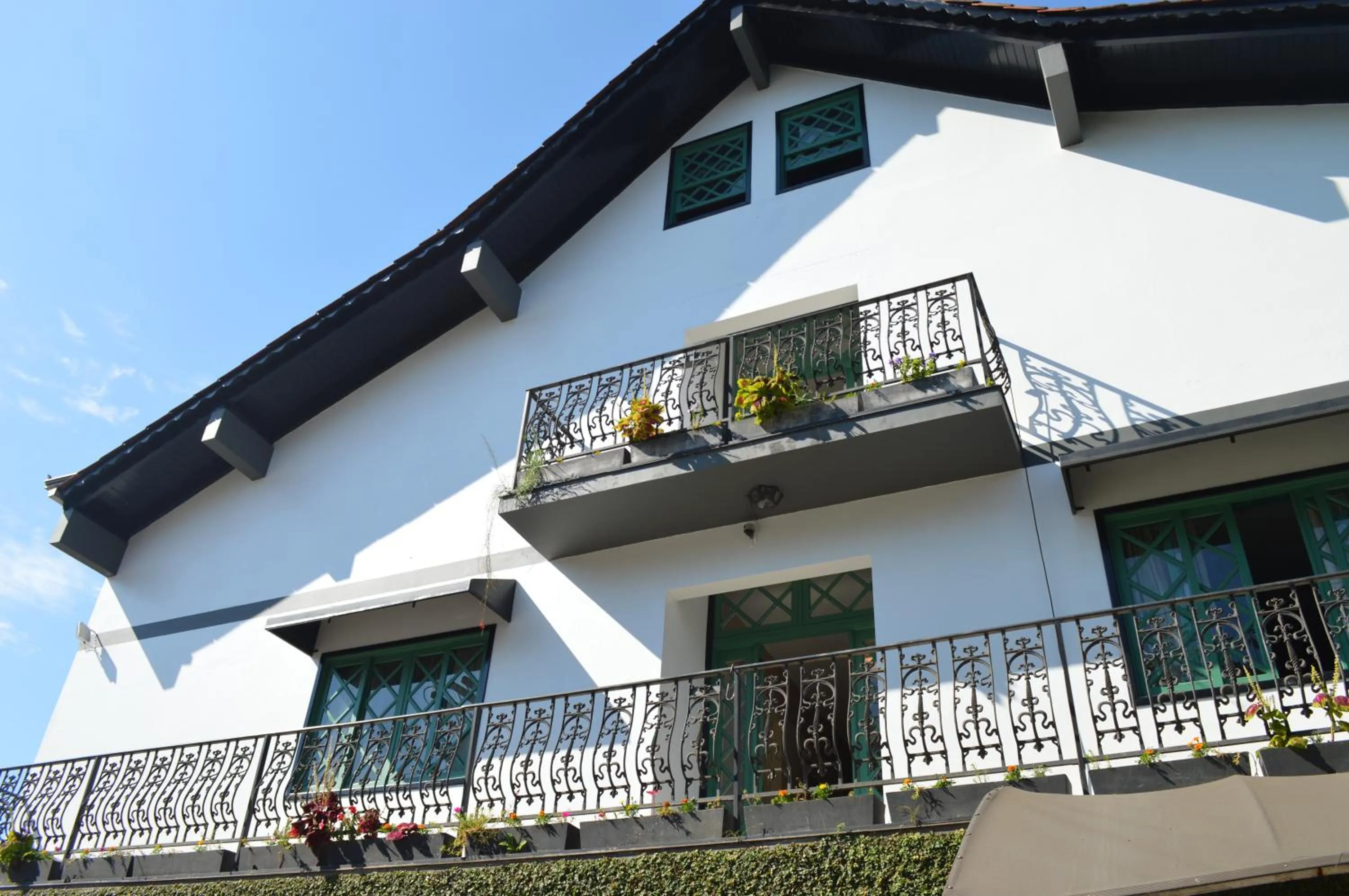 Facade/entrance in Bristol Sabrina Hotel de Charme Joinville