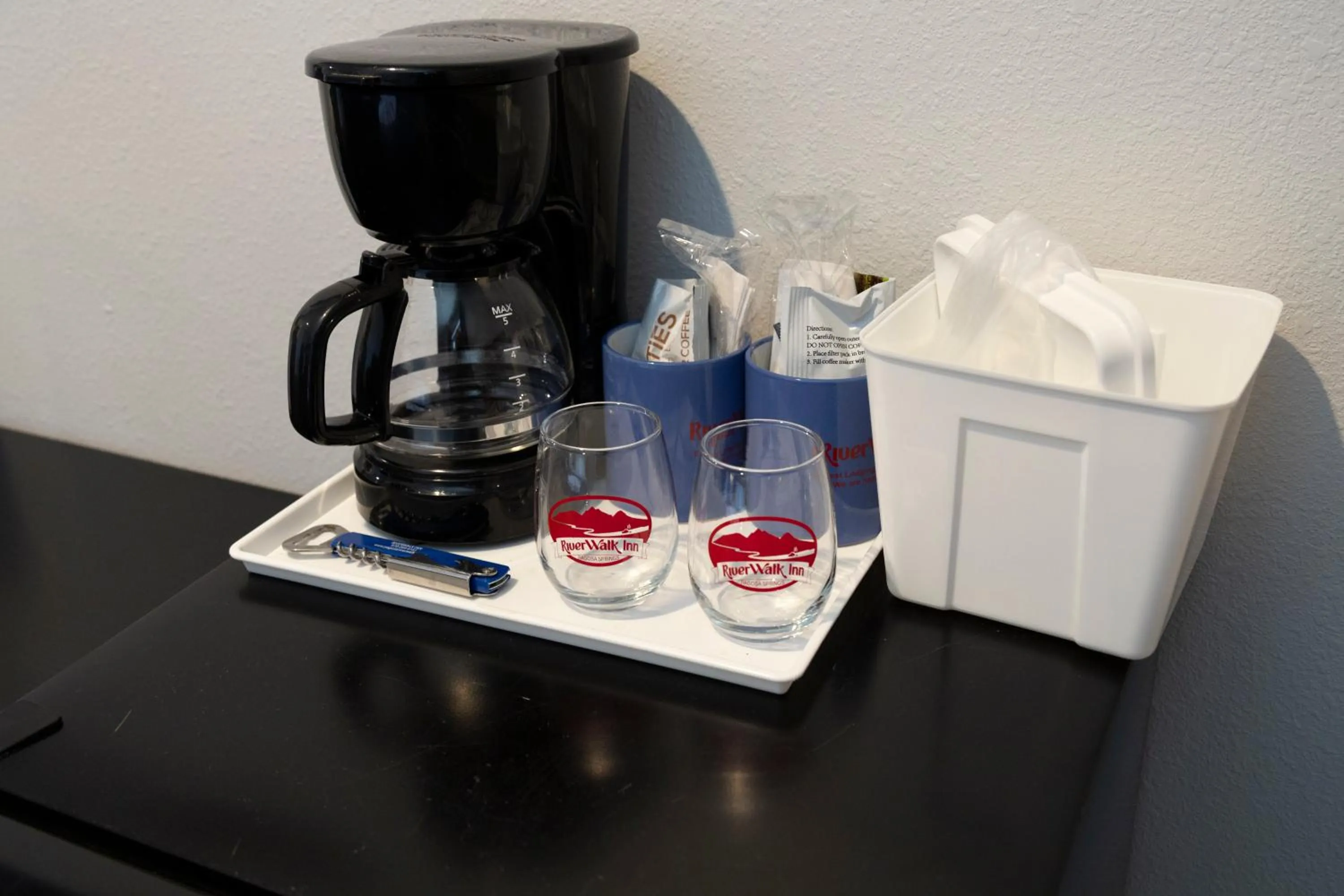 Coffee/tea facilities in RiverWalk Inn