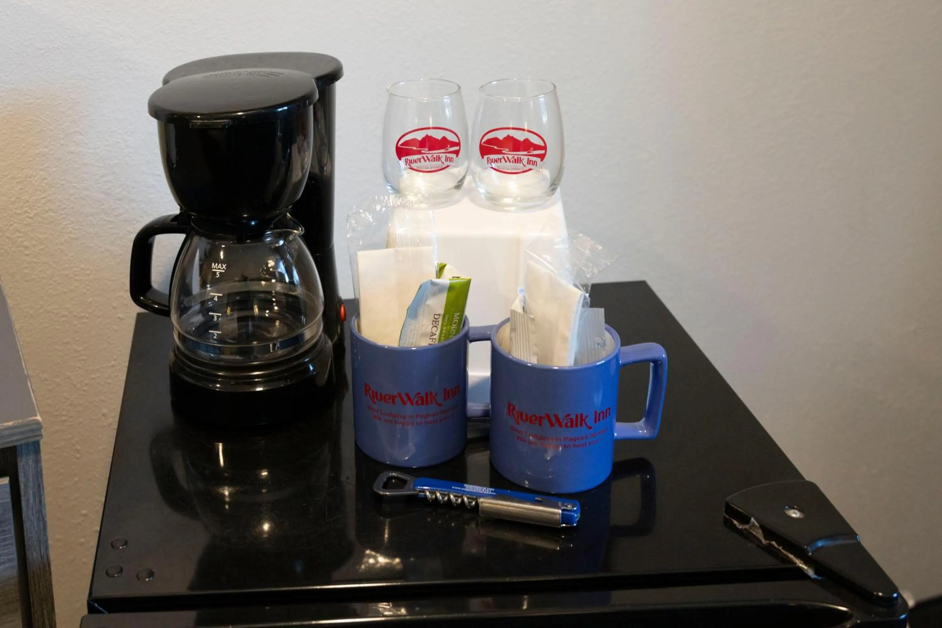 Coffee/tea facilities in RiverWalk Inn