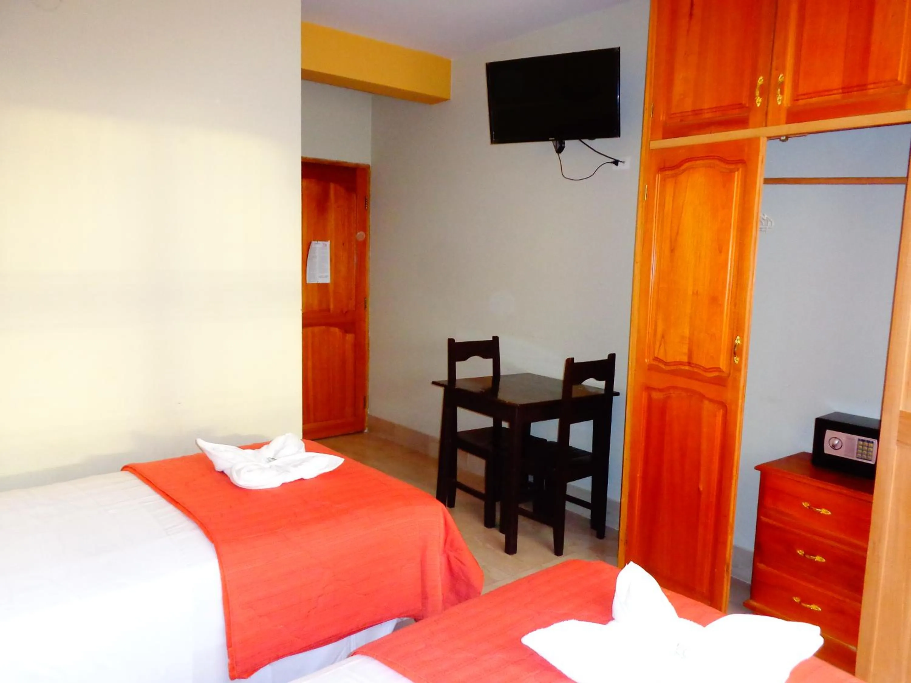 Communal lounge/ TV room, Bed in Hotel Pampa & Selva