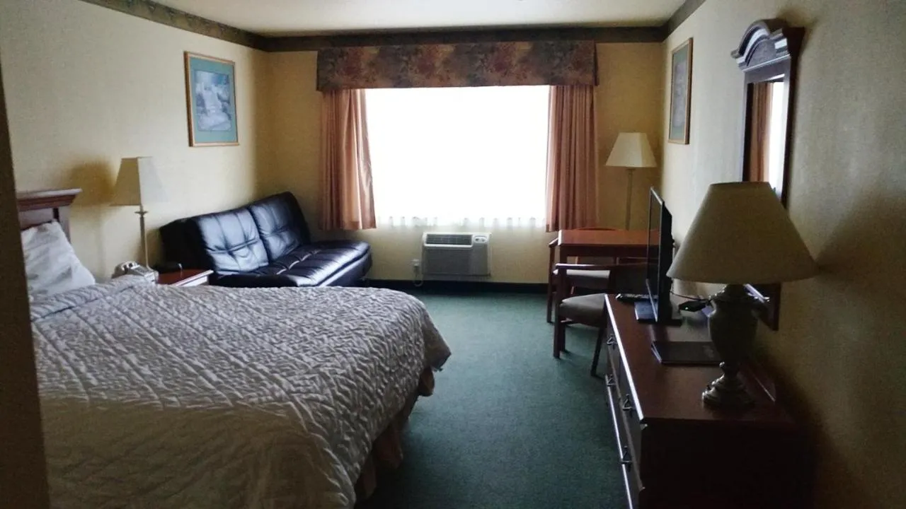 Bed in Palace Inn & Suites