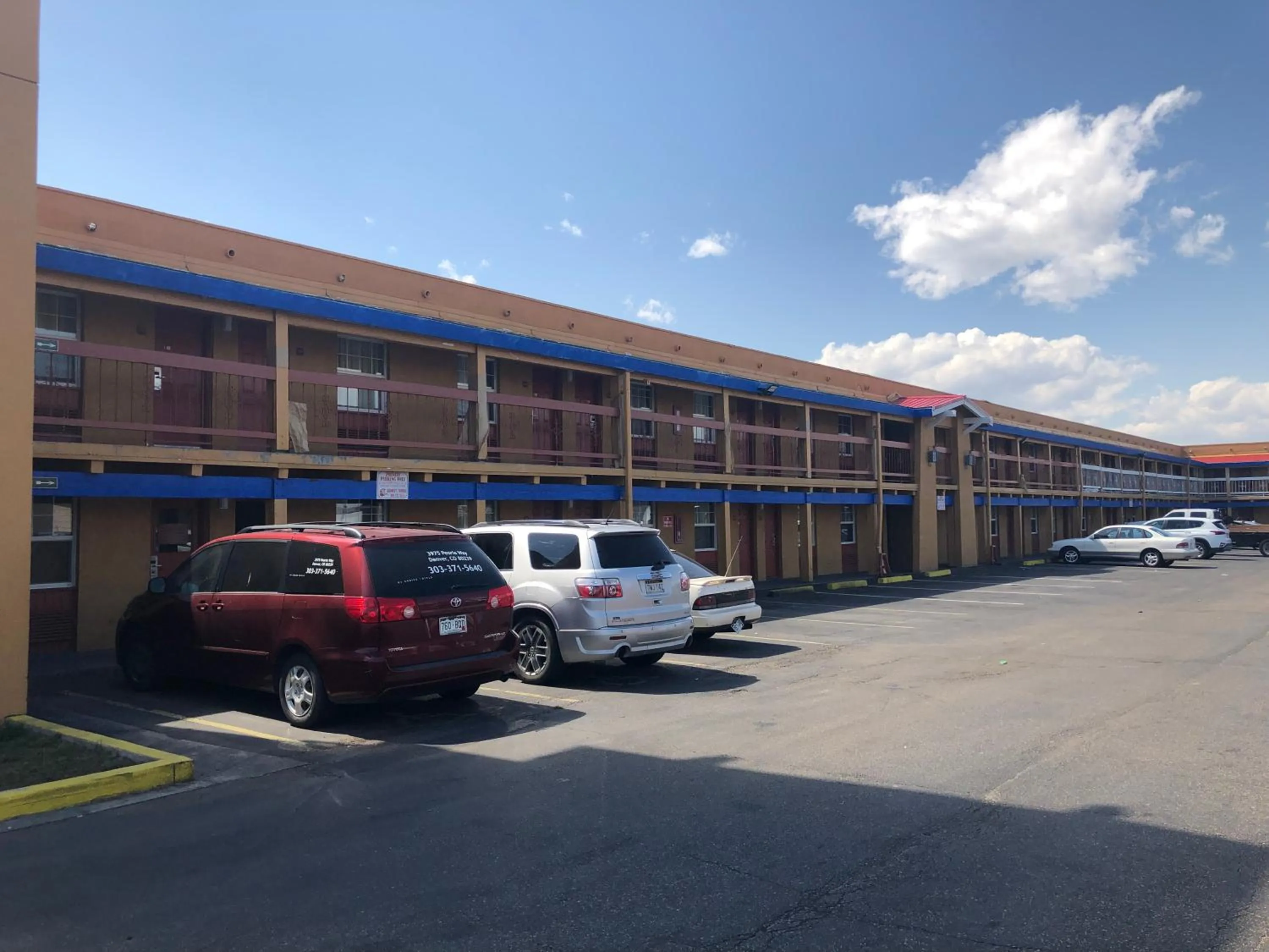 Facade/entrance in Americas Best Value Inn Denver